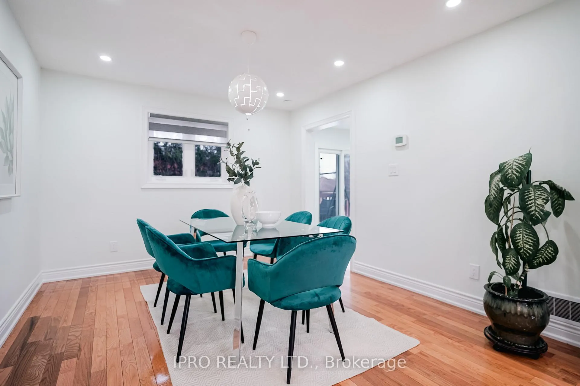 Photo 10 of 208 Goodman Drive, Oshawa, McLaughlin — HOMEH