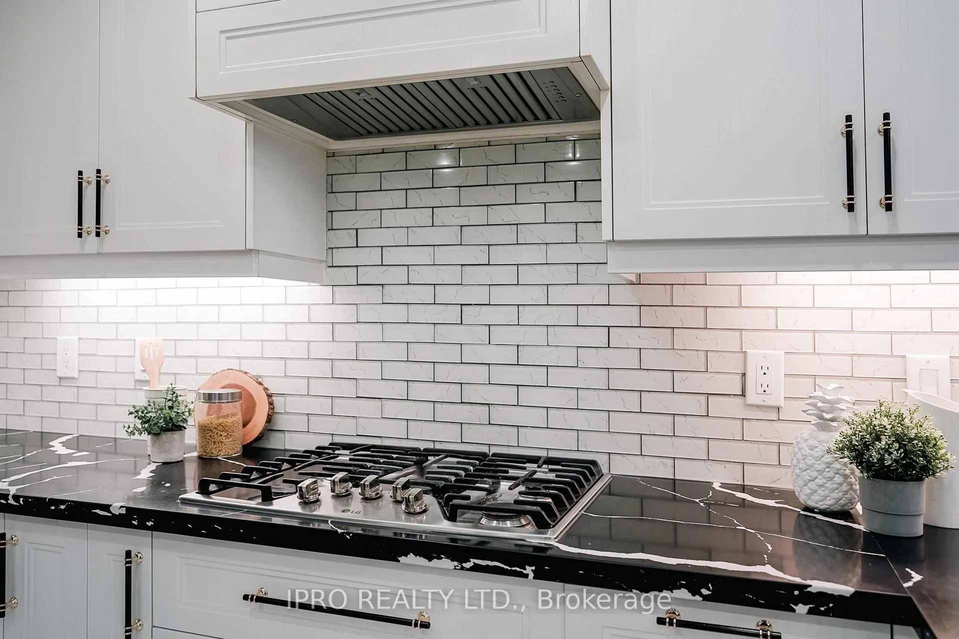 Photo 17 of 208 Goodman Drive, Oshawa, McLaughlin — HOMEH