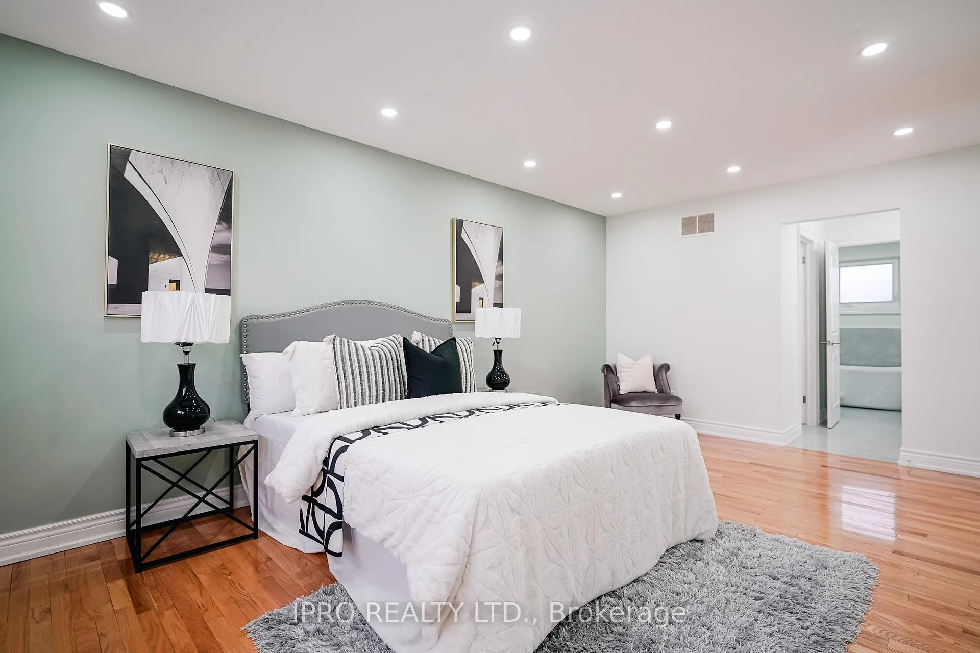 Photo 23 of 208 Goodman Drive, Oshawa, McLaughlin — HOMEH