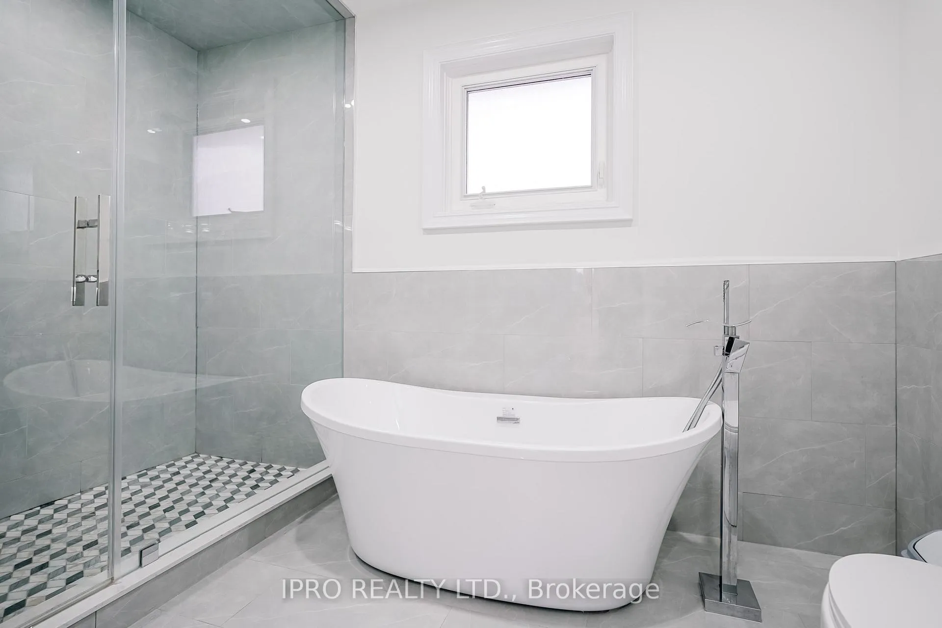 Photo 26 of 208 Goodman Drive, Oshawa, McLaughlin — HOMEH