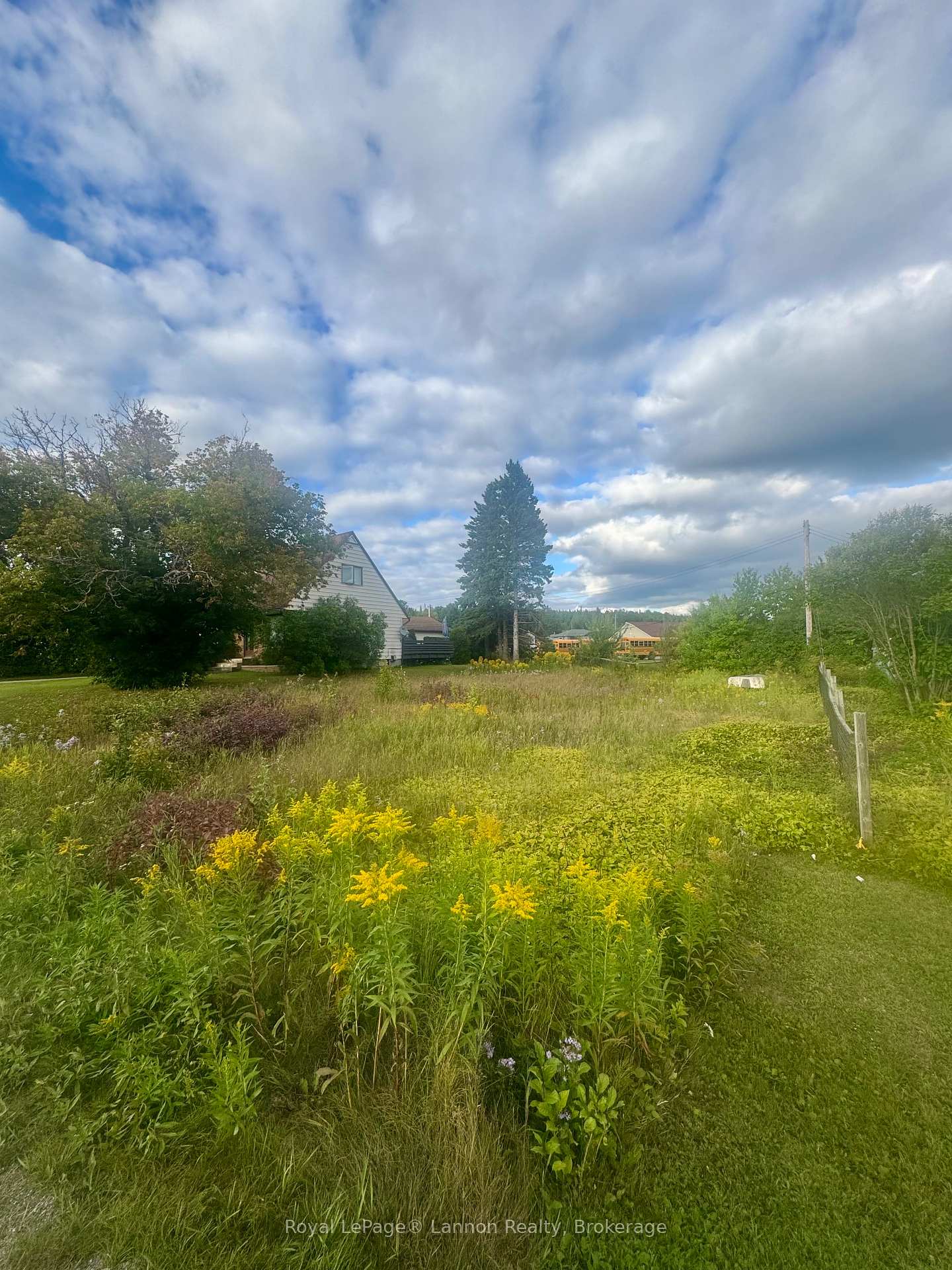 Photo 3 of 126 John Street, Nipigon — HOMEH