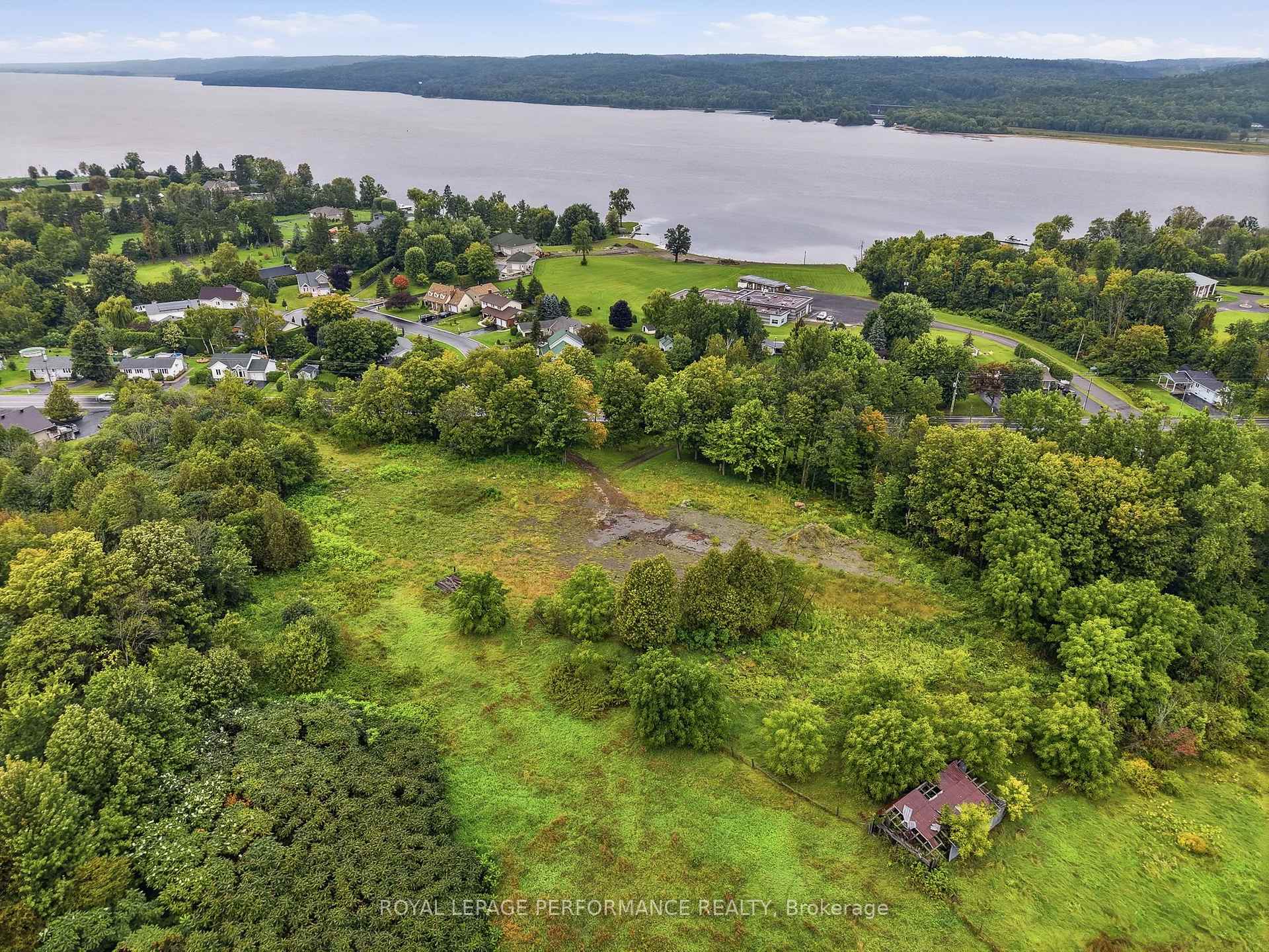 Photo 4 of 575 Front Road W, Champlain, Champlain Twp — HOMEH