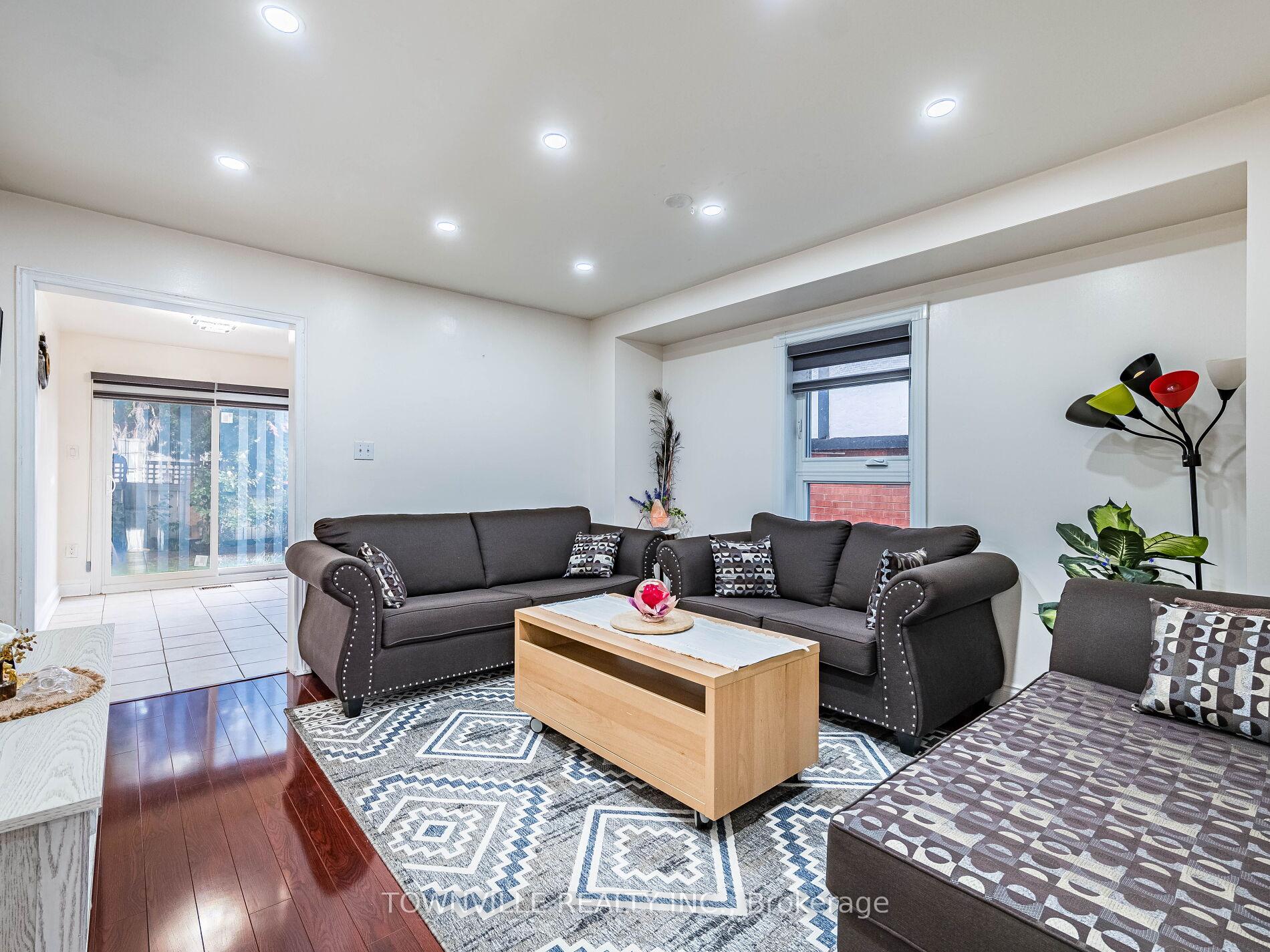 Photo 4 of 63 Ural Circle, Brampton, Sandringham-Wellington — HOMEH