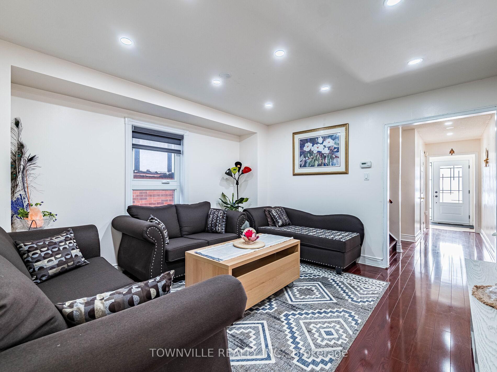 Photo 5 of 63 Ural Circle, Brampton, Sandringham-Wellington — HOMEH