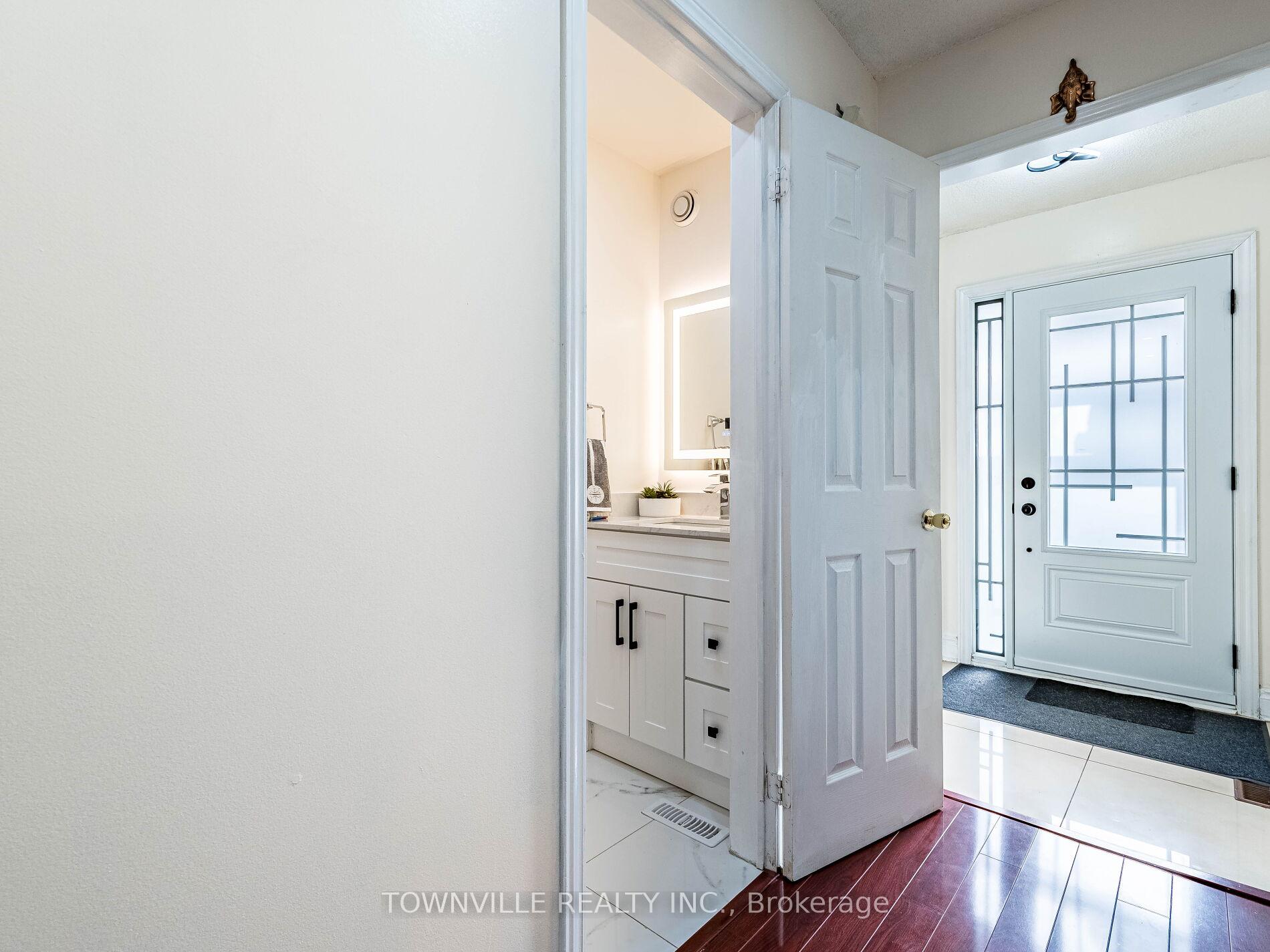 Photo 8 of 63 Ural Circle, Brampton, Sandringham-Wellington — HOMEH
