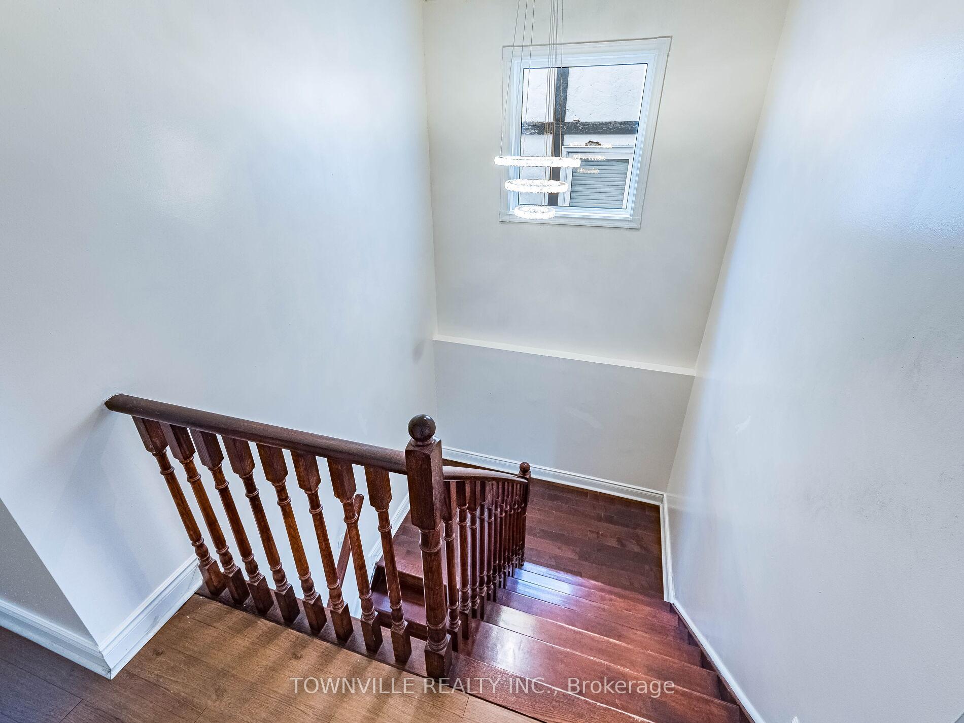 Photo 10 of 63 Ural Circle, Brampton, Sandringham-Wellington — HOMEH