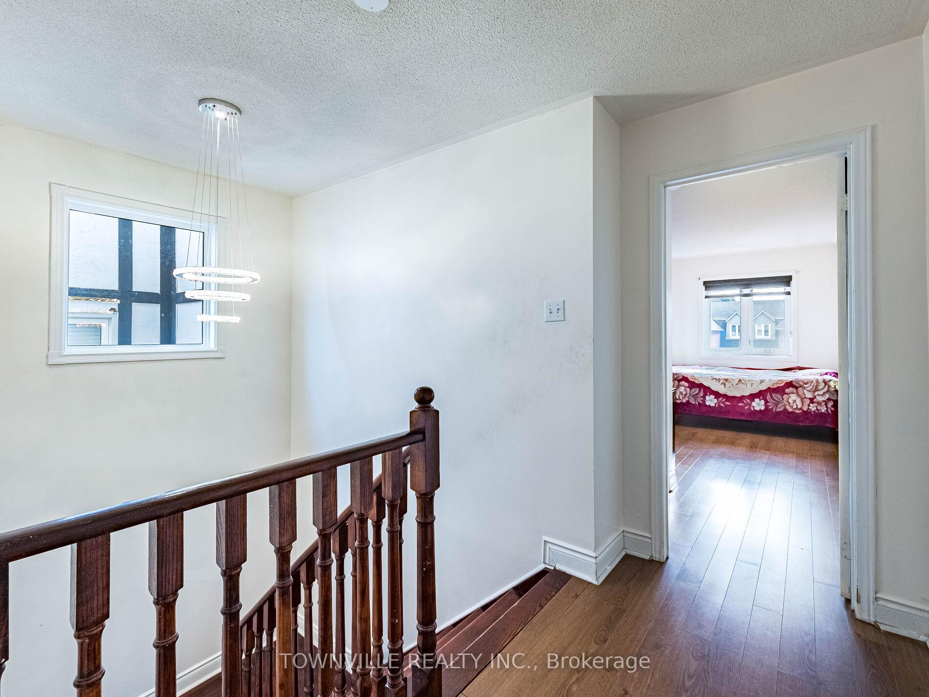Photo 11 of 63 Ural Circle, Brampton, Sandringham-Wellington — HOMEH