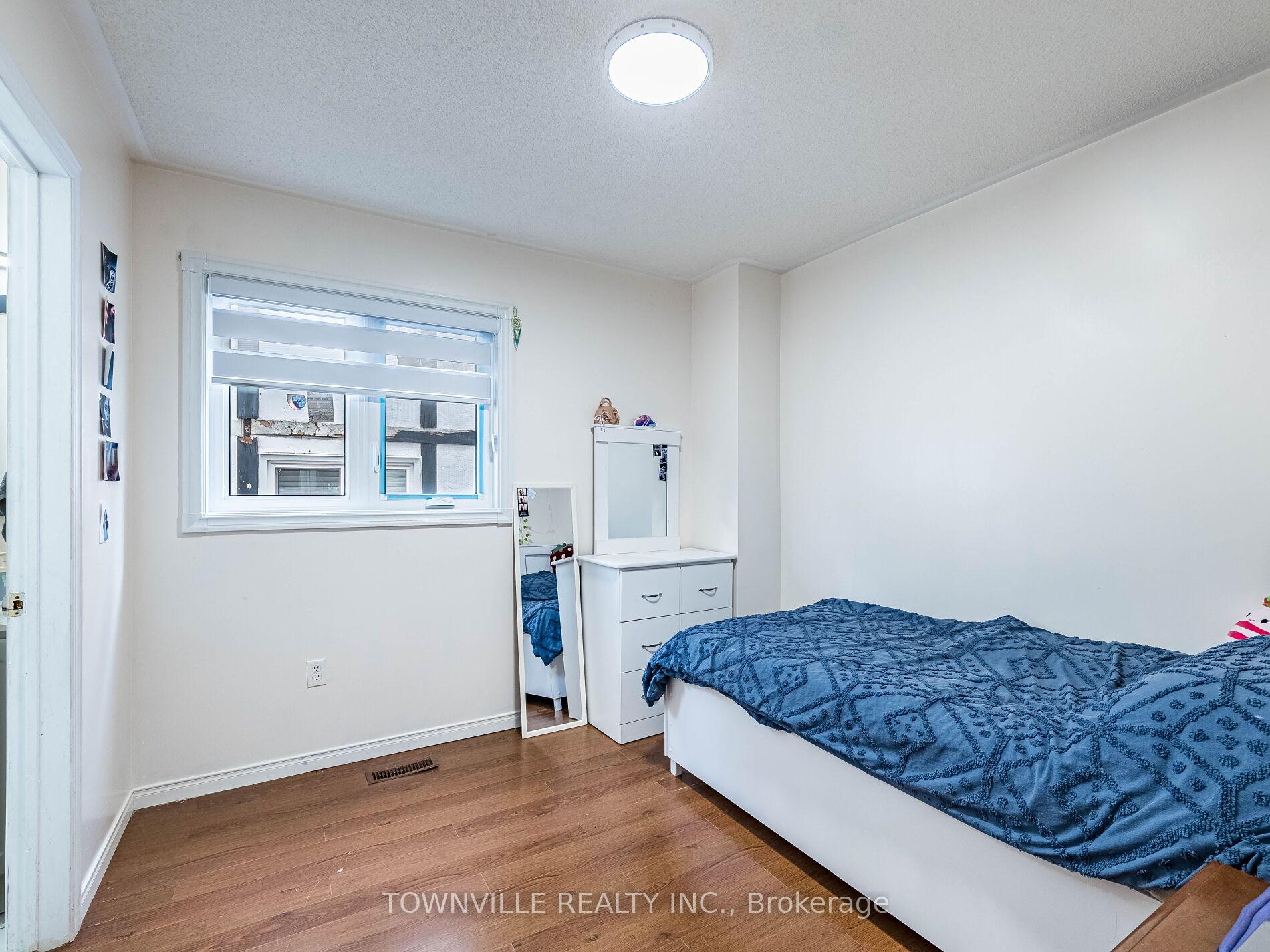 Photo 17 of 63 Ural Circle, Brampton, Sandringham-Wellington — HOMEH
