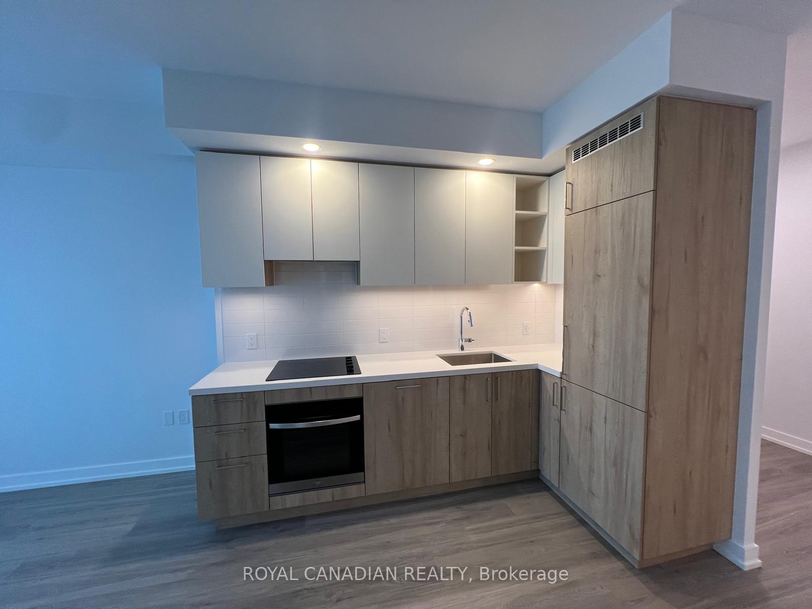 Photo 2 of Unit 613, 21 Meadowvale Road, Vaughan, Concord — HOMEH