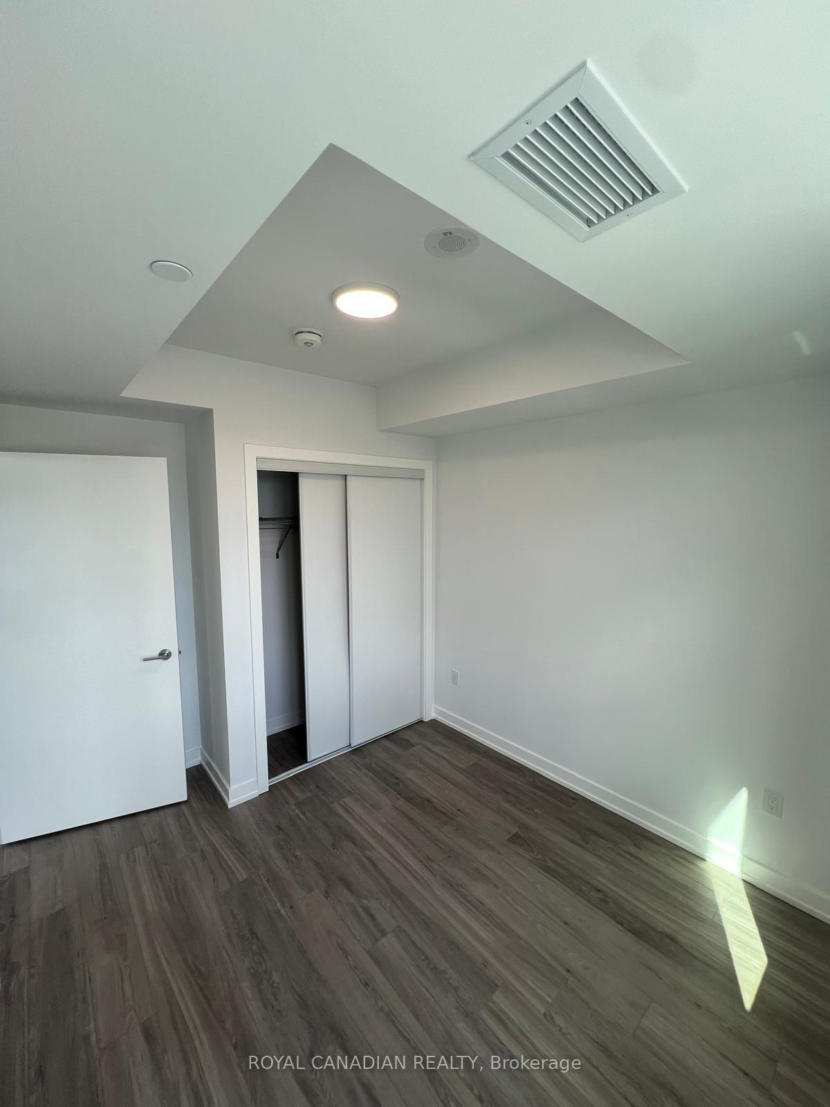 Photo 6 of Unit 613, 21 Meadowvale Road, Vaughan, Concord — HOMEH