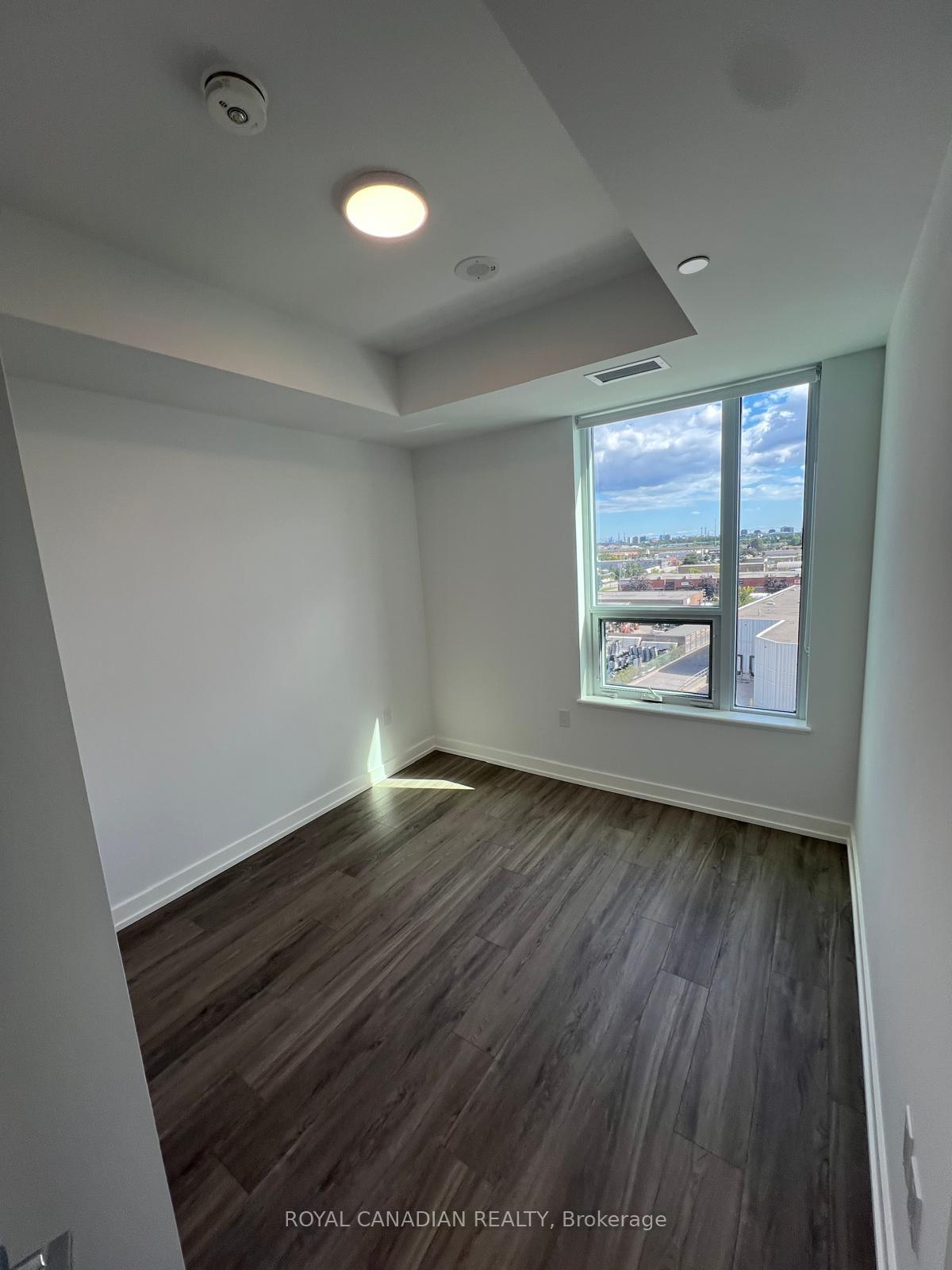 Photo 7 of Unit 613, 21 Meadowvale Road, Vaughan, Concord — HOMEH