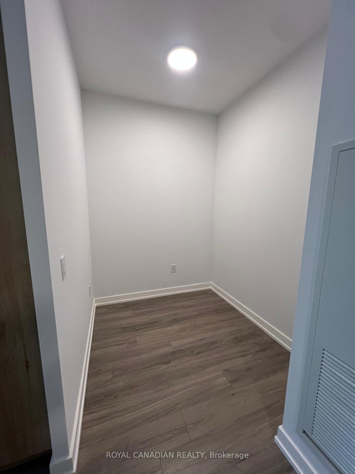 Photo 8 of Unit 613, 21 Meadowvale Road, Vaughan, Concord — HOMEH