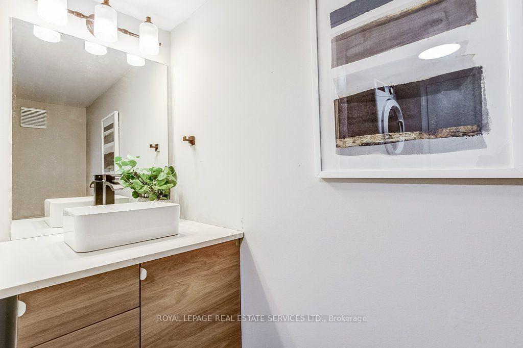 Photo 23 of Unit 19, 2530 Northampton Boulevard, Burlington, Headon — HOMEH