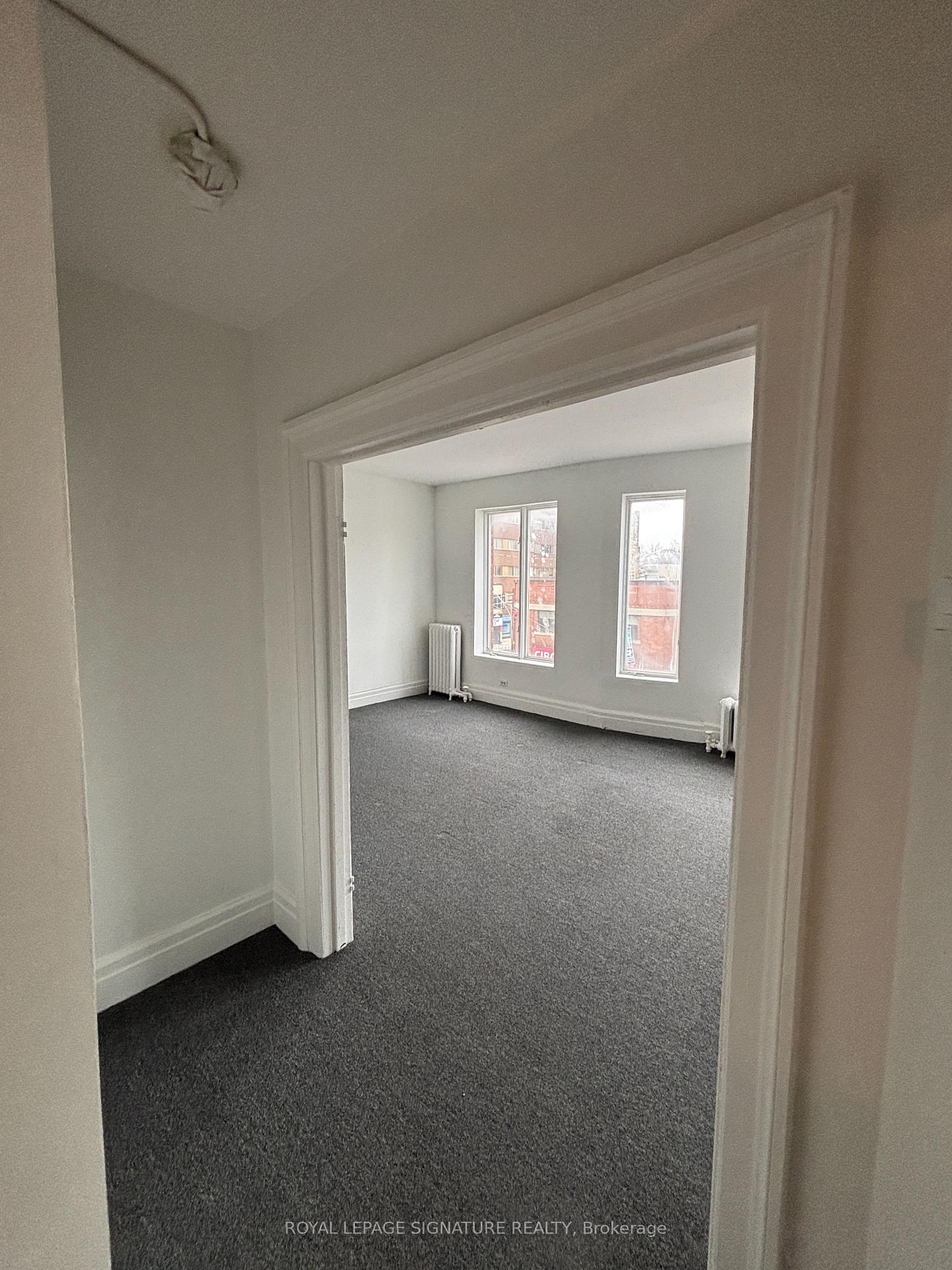 Photo 4 of Unit 3rd Floor, 563 Bloor Street W, Toronto, University — HOMEH