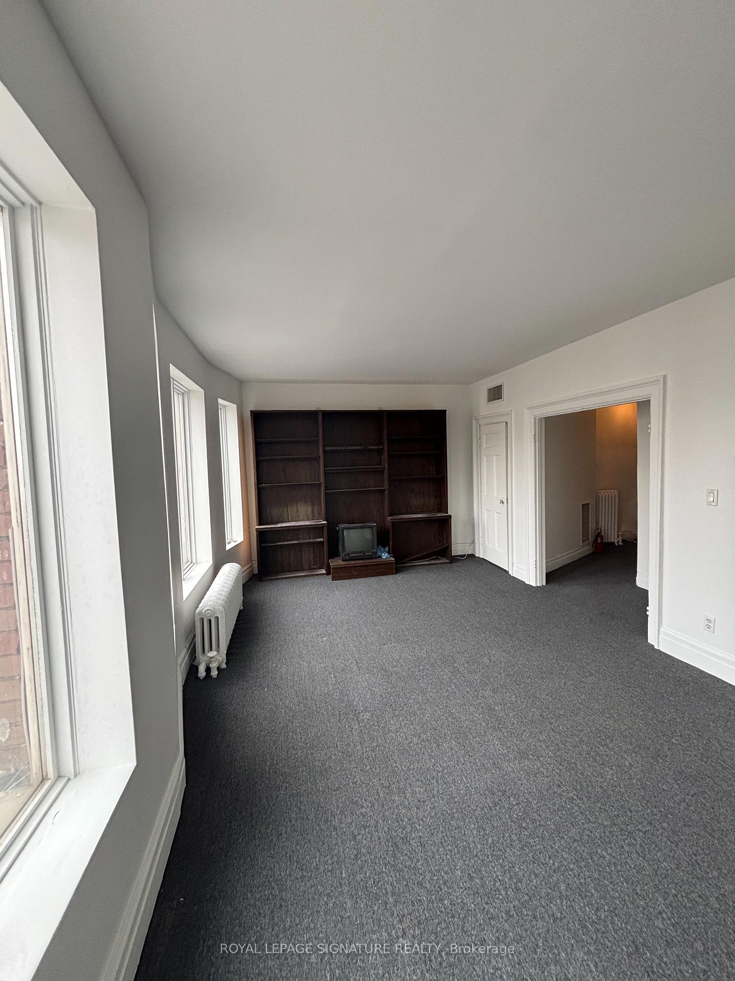 Photo 5 of Unit 3rd Floor, 563 Bloor Street W, Toronto, University — HOMEH
