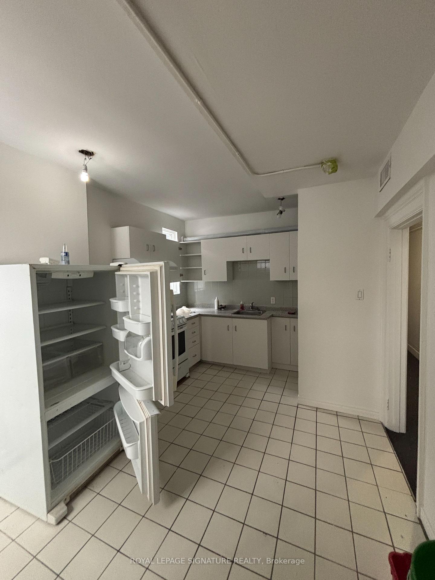 Photo 6 of Unit 3rd Floor, 563 Bloor Street W, Toronto, University — HOMEH