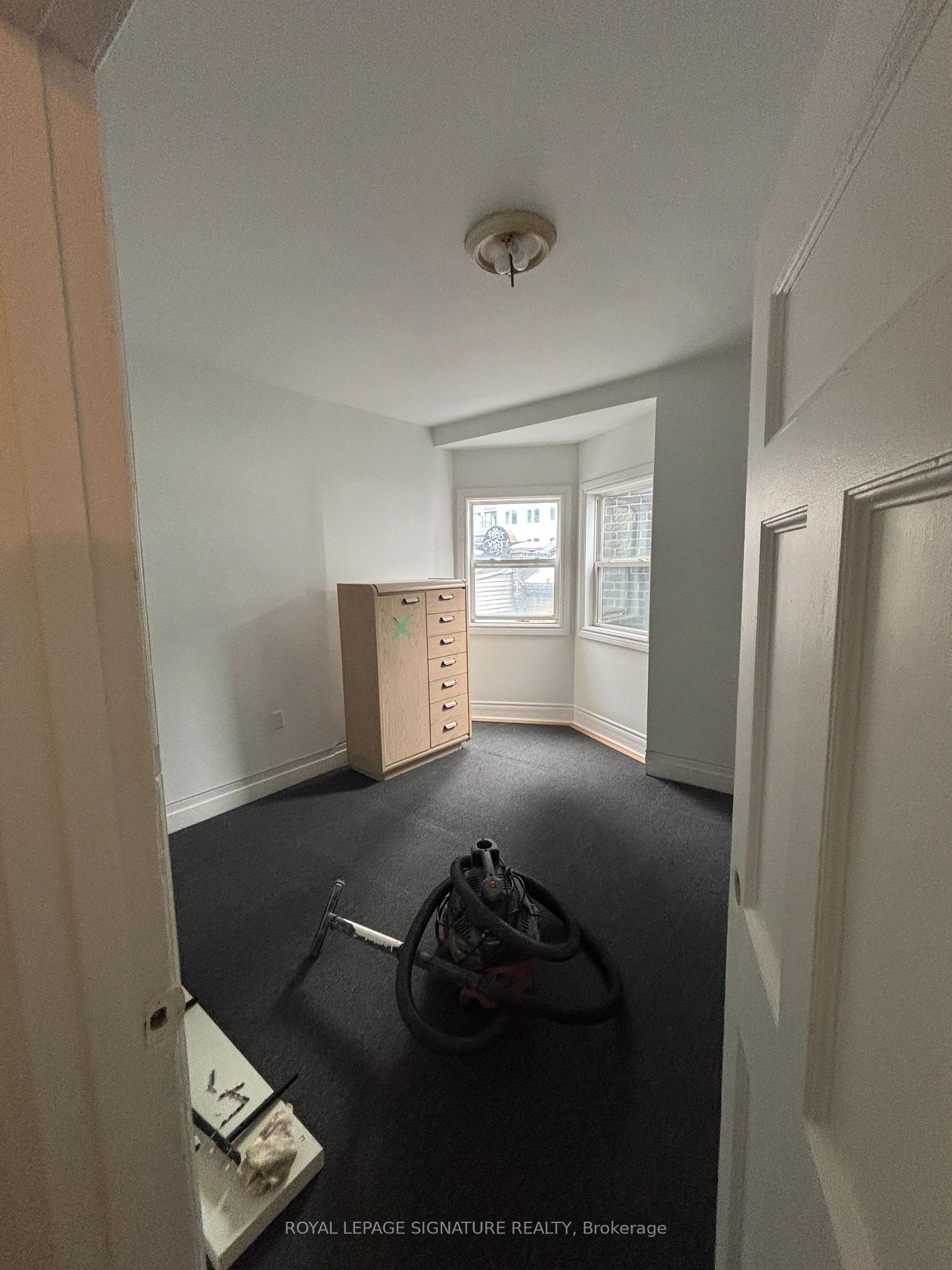 Photo 9 of Unit 3rd Floor, 563 Bloor Street W, Toronto, University — HOMEH