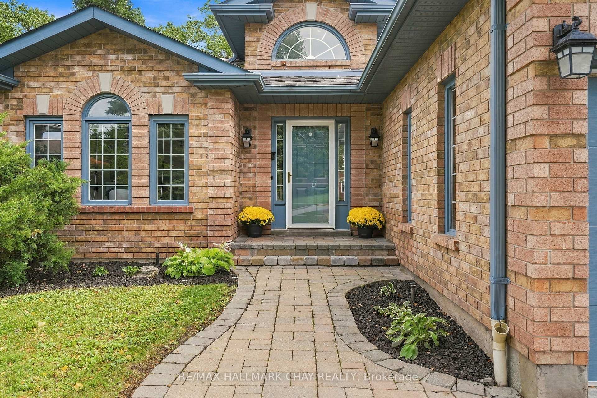 Photo 7 of 3 Maw Court, Barrie, Northwest — HOMEH