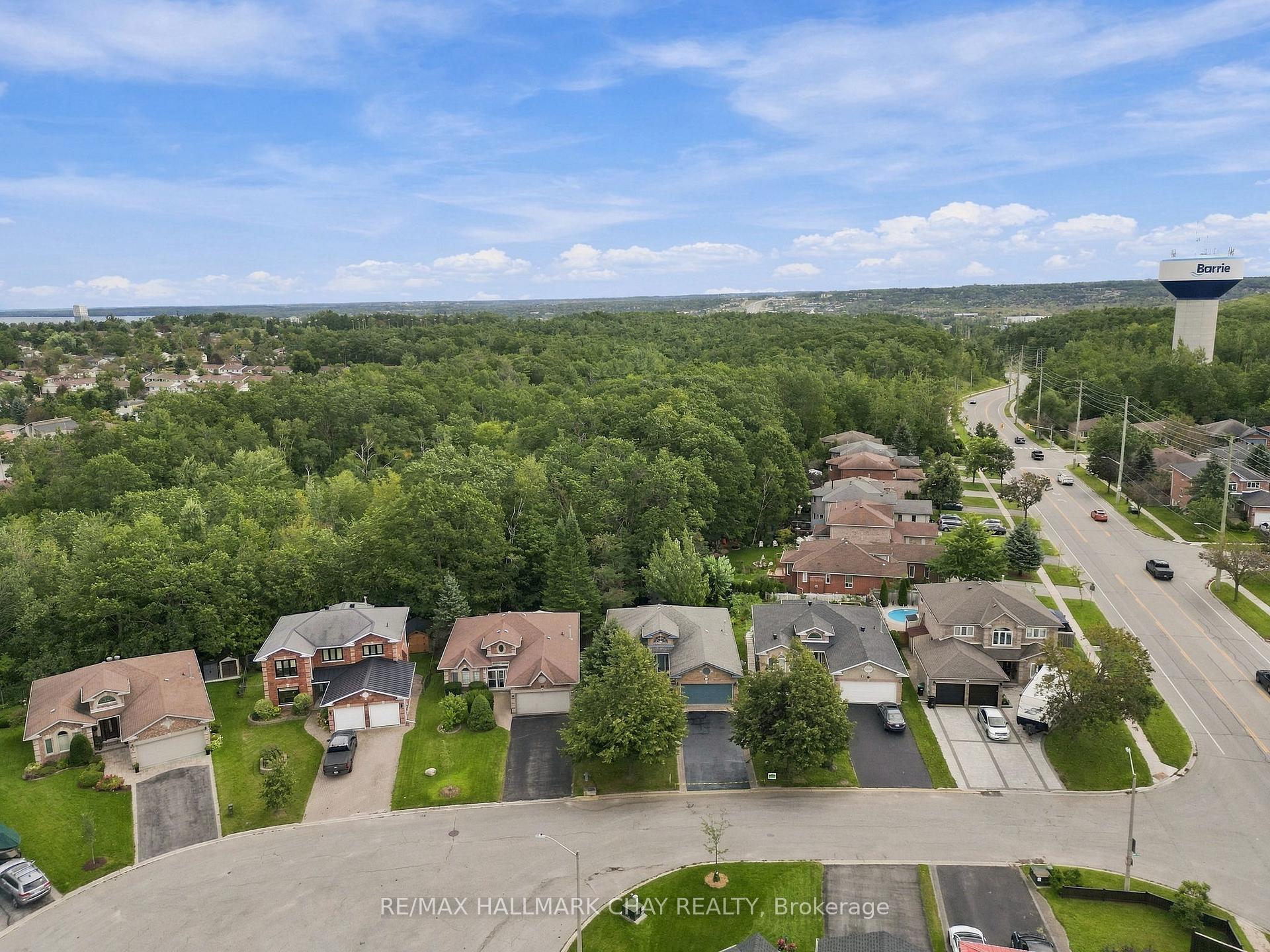 Photo 3 of 3 Maw Court, Barrie, Northwest — HOMEH