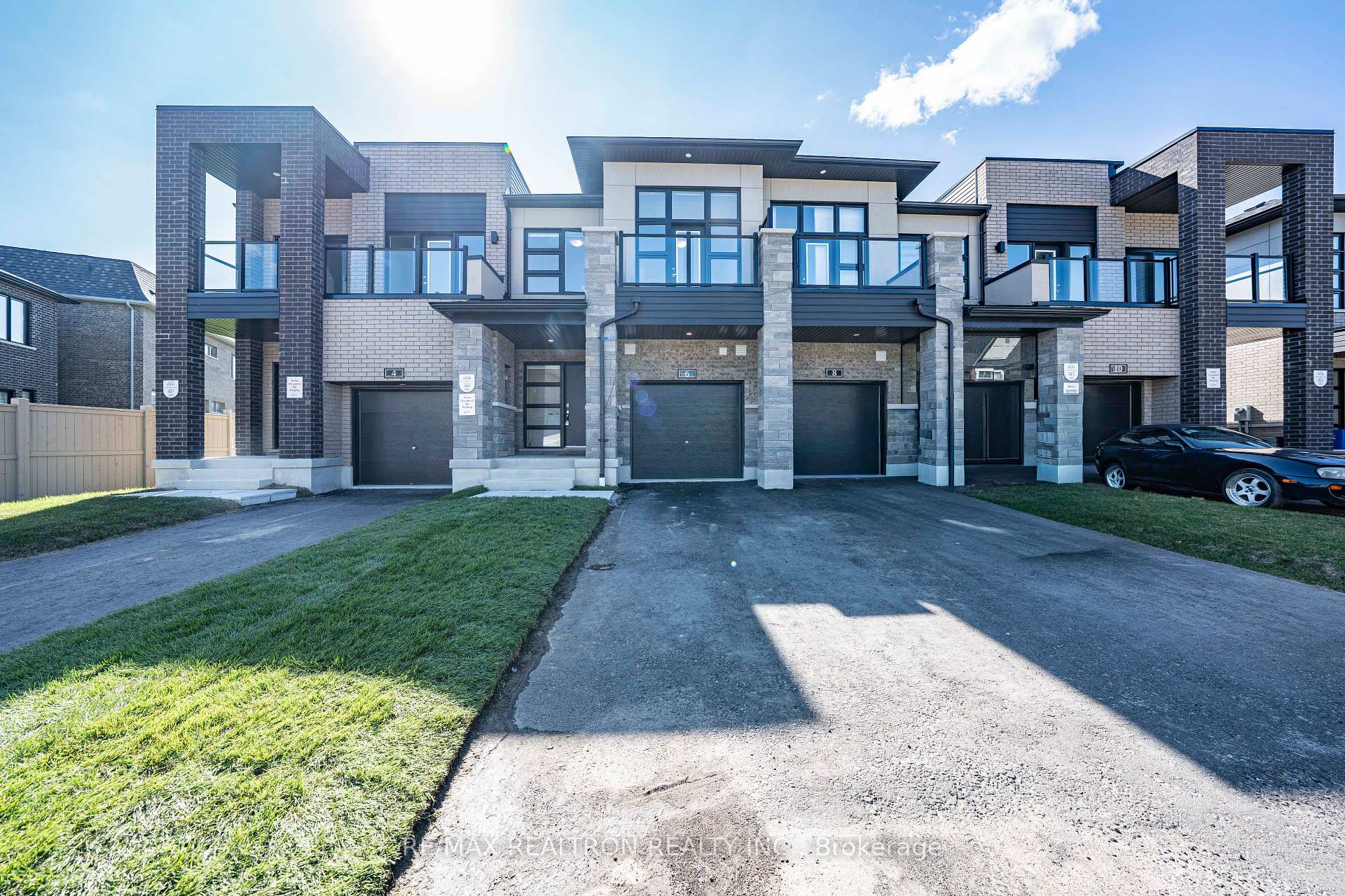 Photo 4 of 6 Harvey Bunker Crescent, Markham, Angus Glen — HOMEH