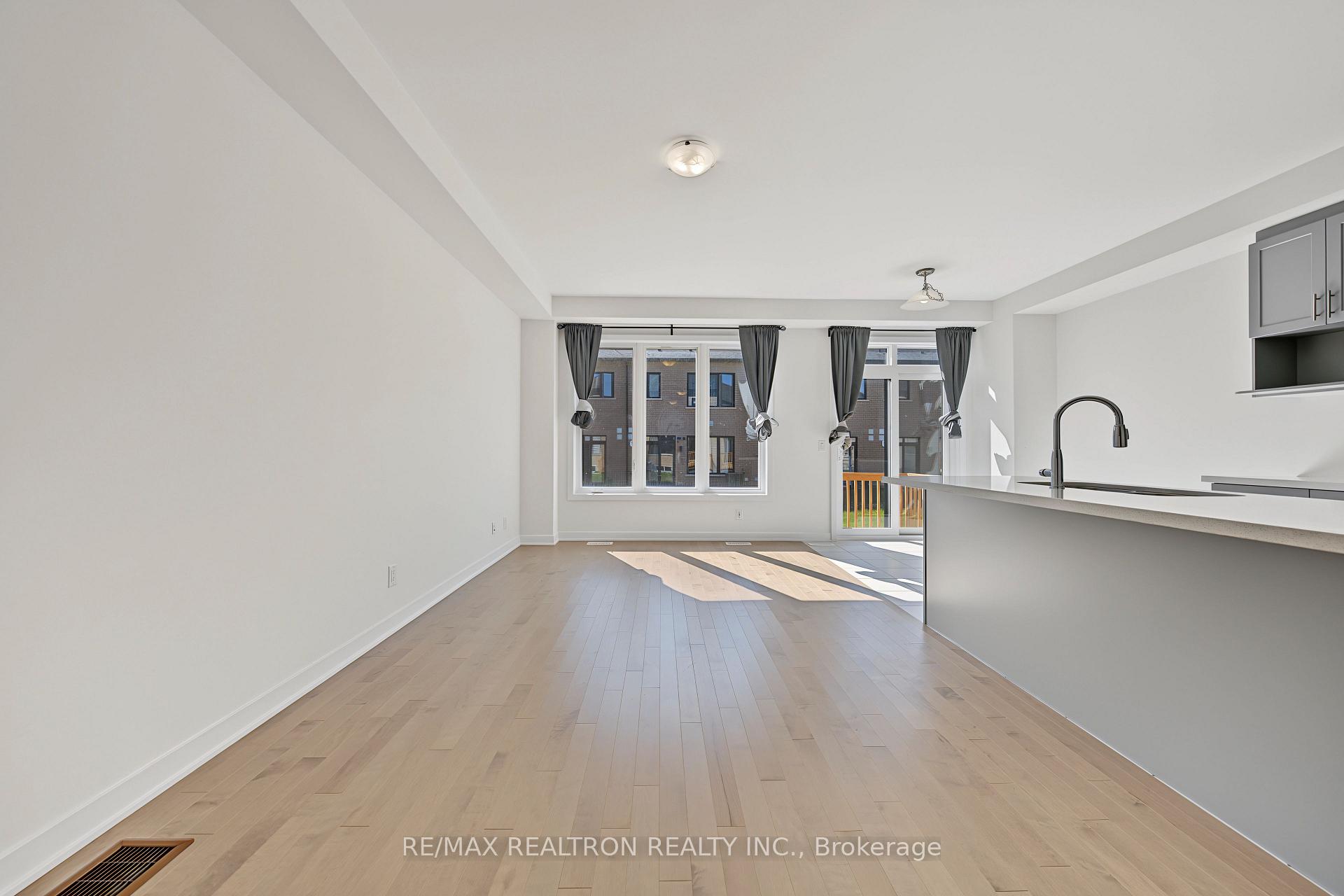 Photo 18 of 6 Harvey Bunker Crescent, Markham, Angus Glen — HOMEH