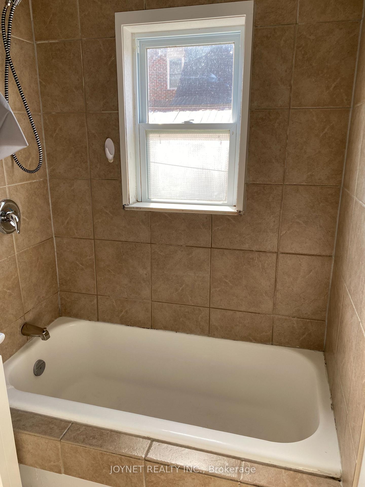 Photo 11 of 68 Whitton Road, Hamilton, Westdale — HOMEH