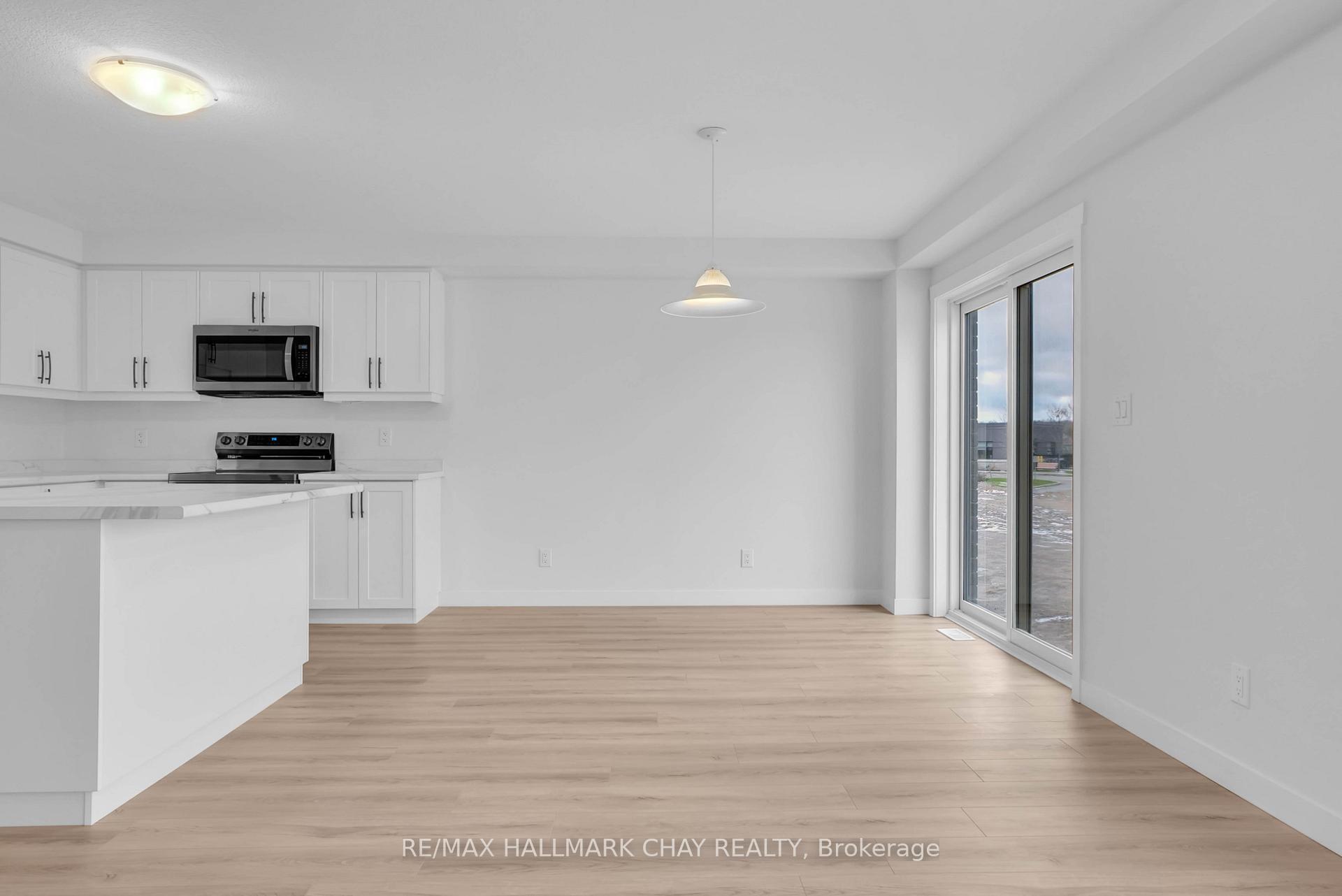 Photo 10 of 38 Strath Crescent, Springwater, Elmvale — HOMEH