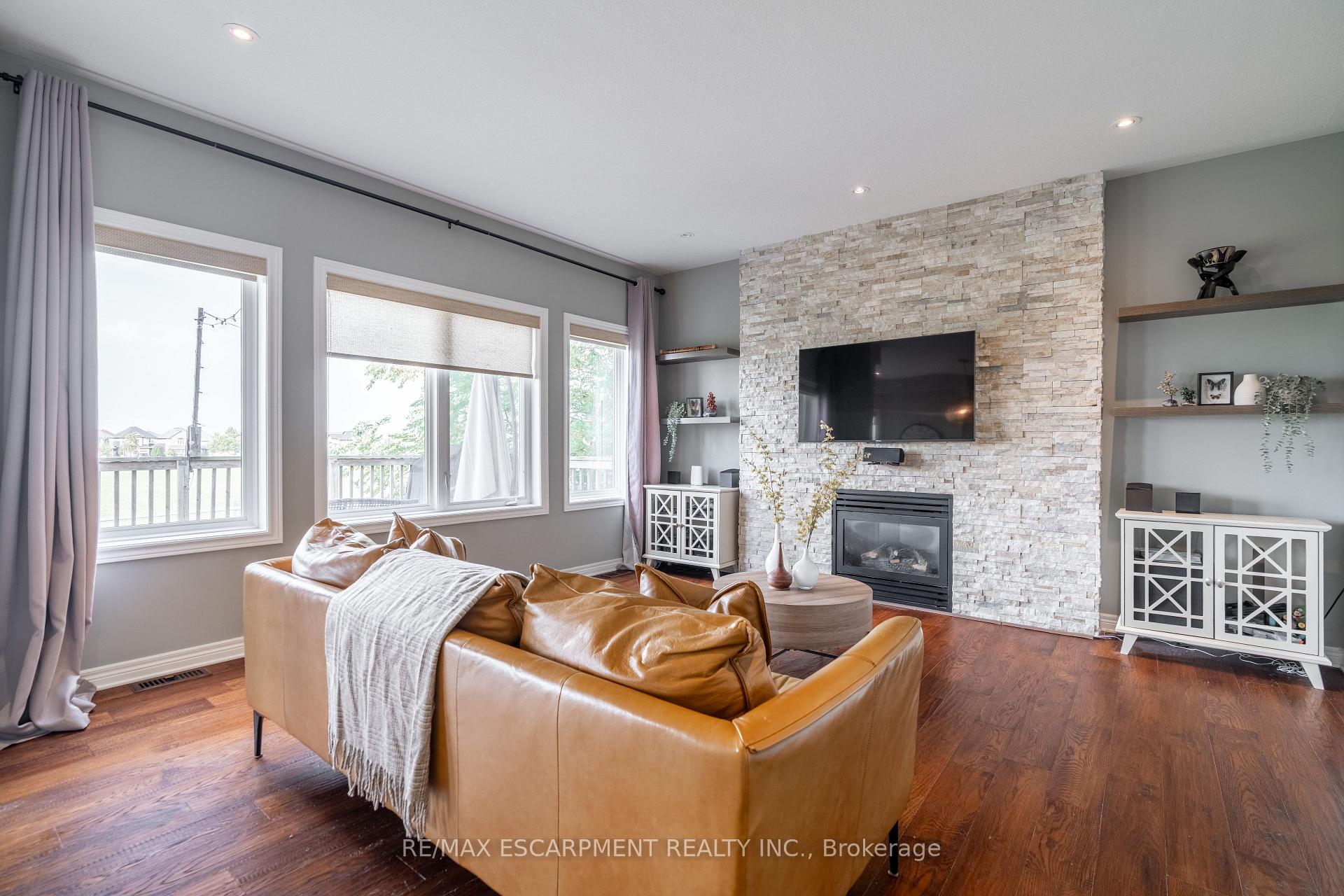 Photo 5 of 51 Showcase Drive, Hamilton, Stoney Creek — HOMEH