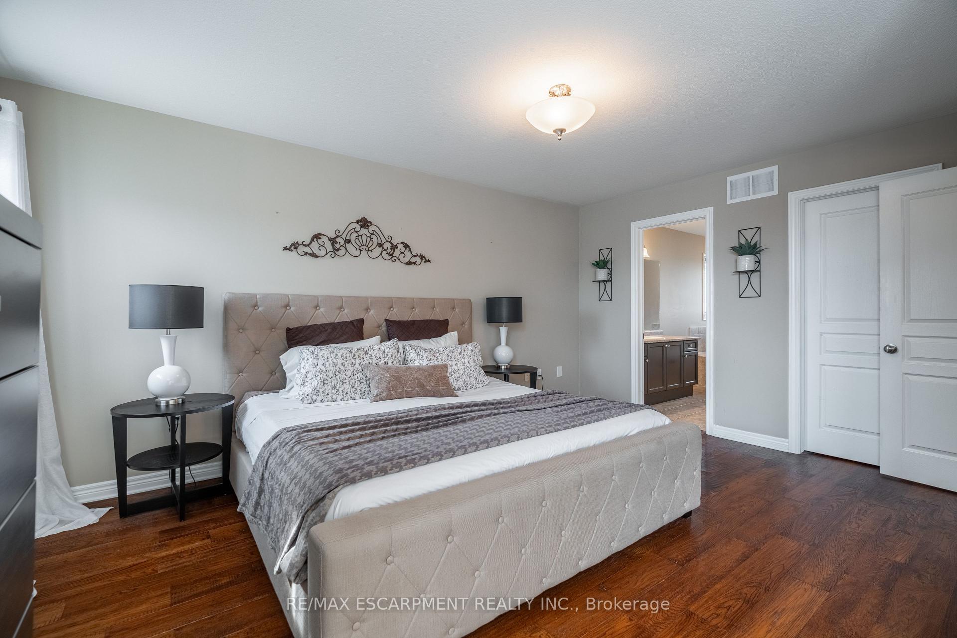Photo 14 of 51 Showcase Drive, Hamilton, Stoney Creek — HOMEH