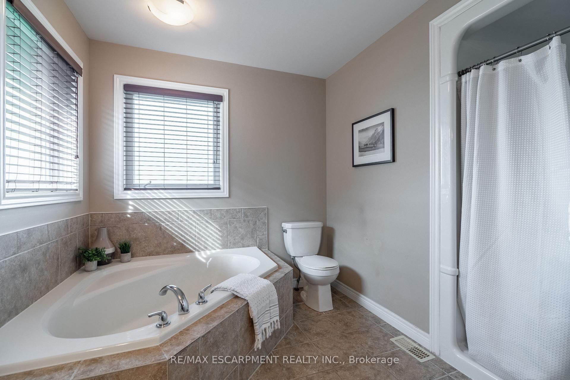 Photo 18 of 51 Showcase Drive, Hamilton, Stoney Creek — HOMEH
