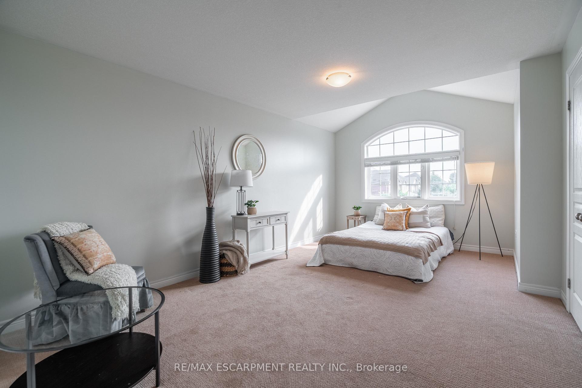 Photo 19 of 51 Showcase Drive, Hamilton, Stoney Creek — HOMEH