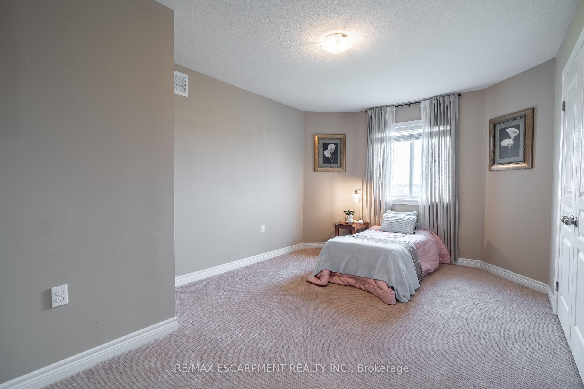 Photo 21 of 51 Showcase Drive, Hamilton, Stoney Creek — HOMEH
