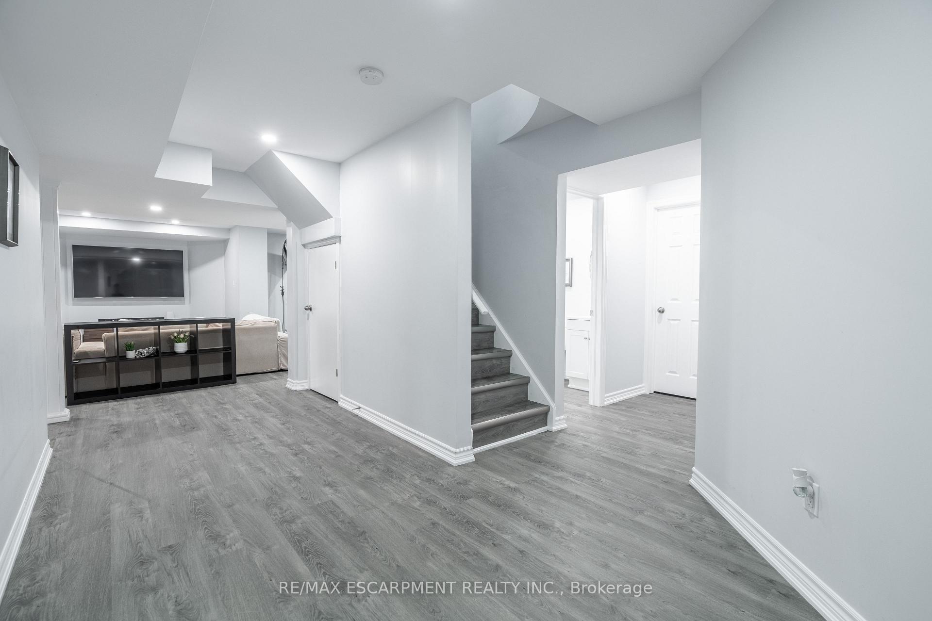 Photo 23 of 51 Showcase Drive, Hamilton, Stoney Creek — HOMEH