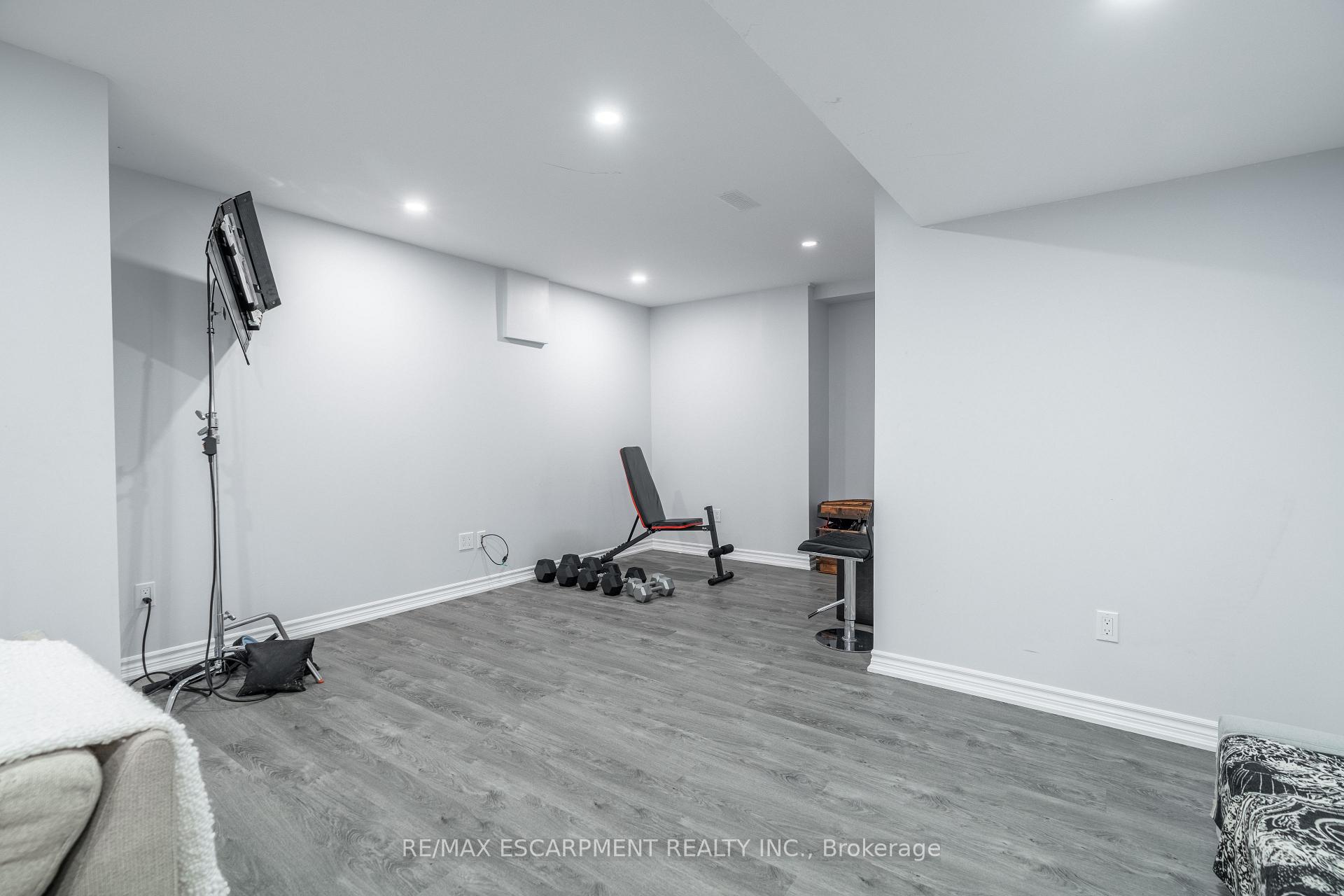 Photo 25 of 51 Showcase Drive, Hamilton, Stoney Creek — HOMEH