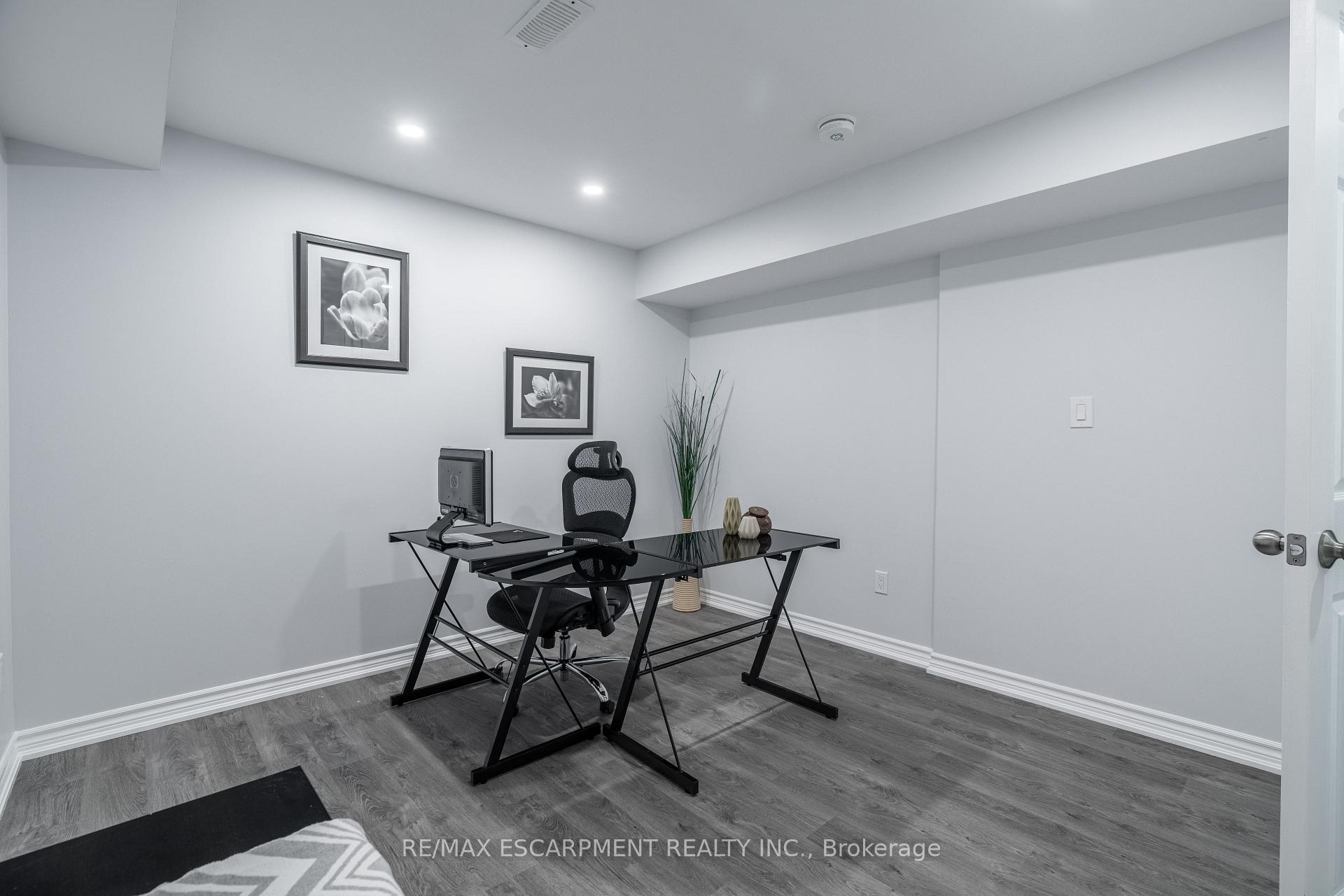 Photo 26 of 51 Showcase Drive, Hamilton, Stoney Creek — HOMEH