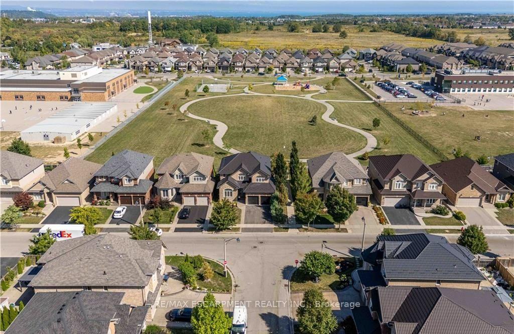 Photo 31 of 51 Showcase Drive, Hamilton, Stoney Creek — HOMEH