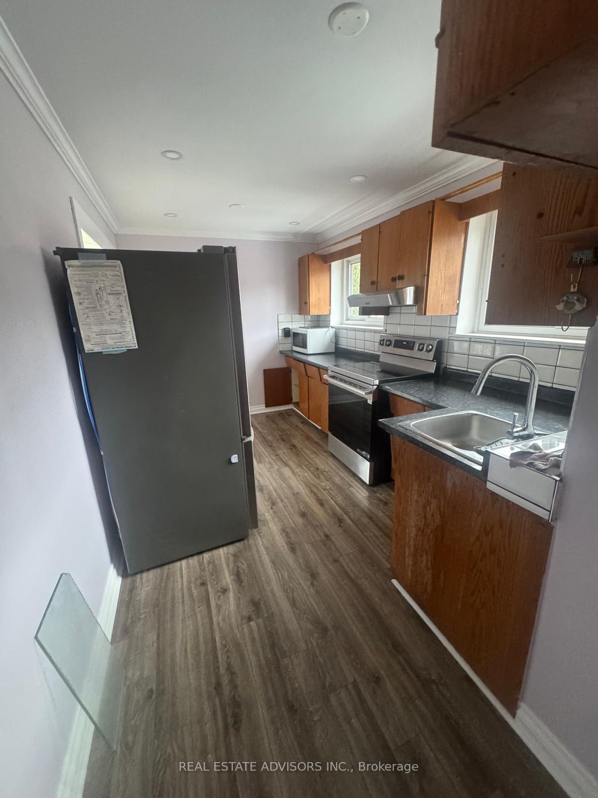 Photo 2 of 46 Huddleston Court, Scarborough, Clairlea-Birchmount — HOMEH