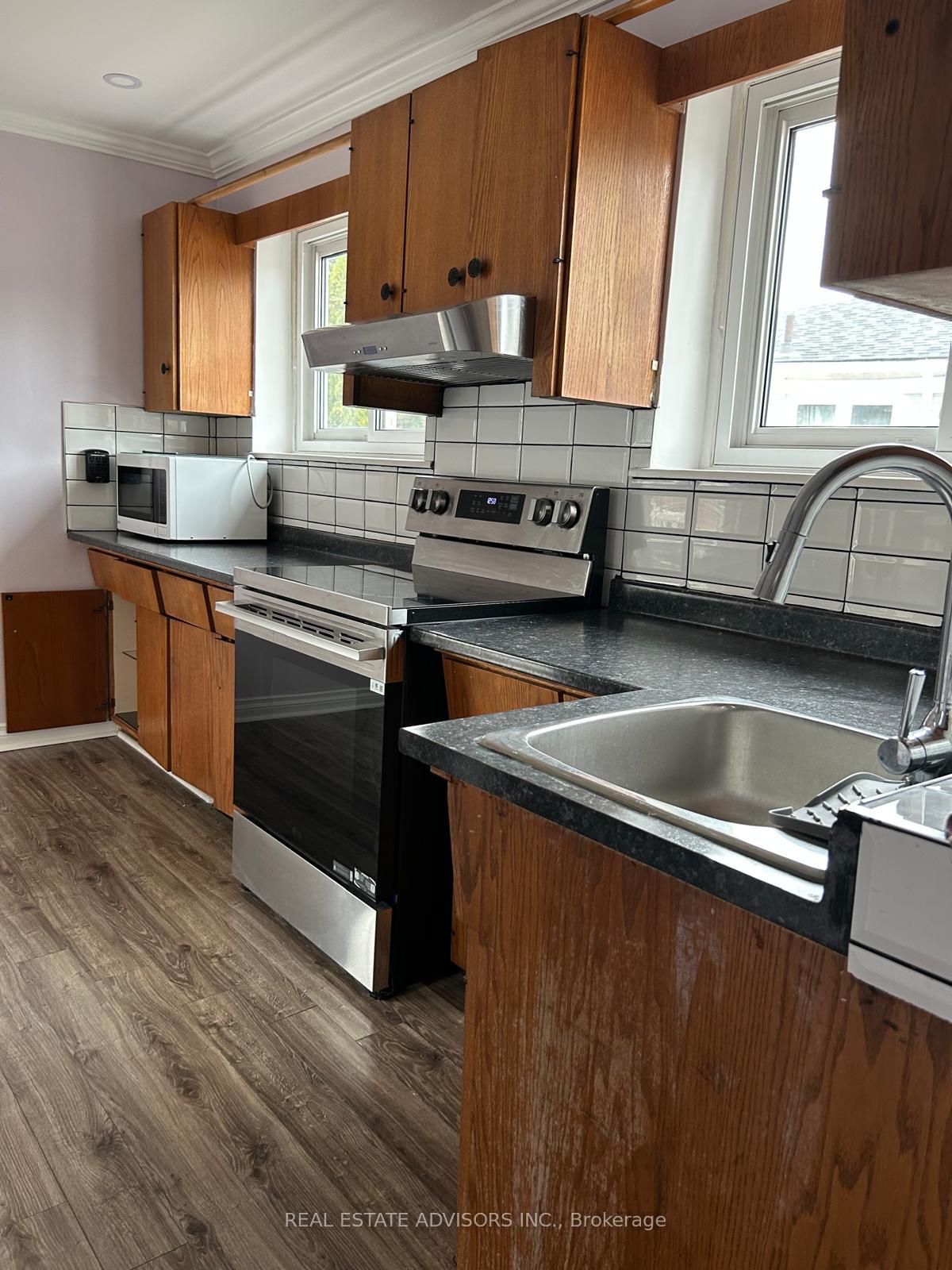 Photo 4 of 46 Huddleston Court, Scarborough, Clairlea-Birchmount — HOMEH