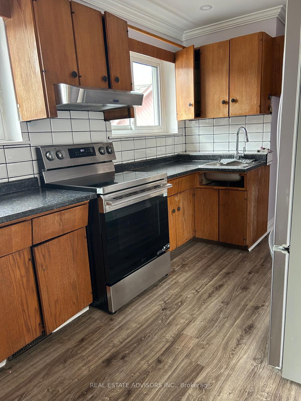 Photo 5 of 46 Huddleston Court, Scarborough, Clairlea-Birchmount — HOMEH