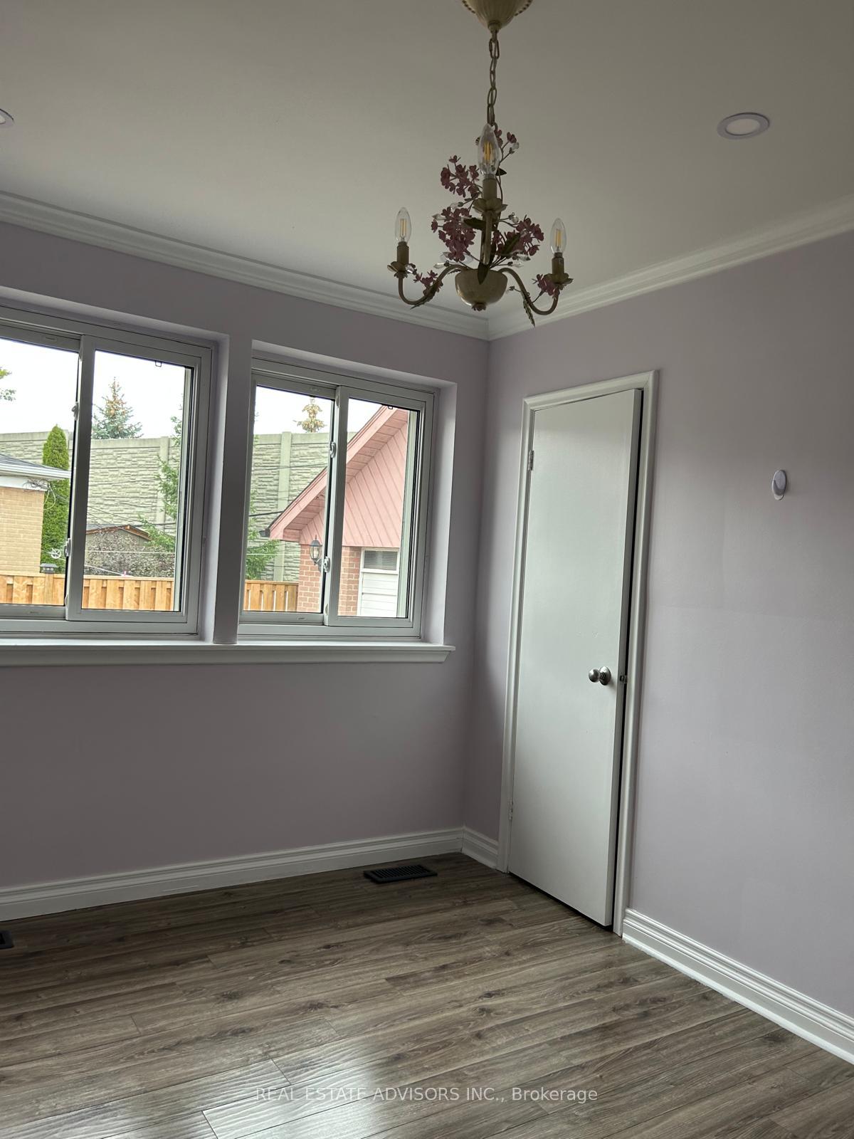 Photo 6 of 46 Huddleston Court, Scarborough, Clairlea-Birchmount — HOMEH