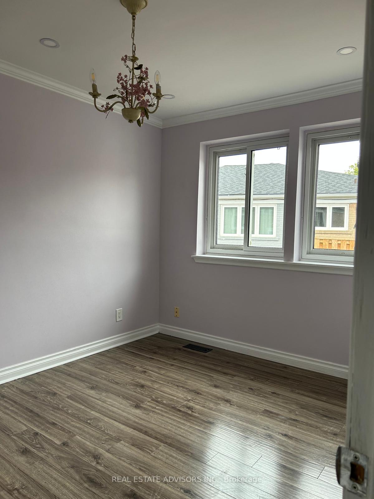 Photo 7 of 46 Huddleston Court, Scarborough, Clairlea-Birchmount — HOMEH