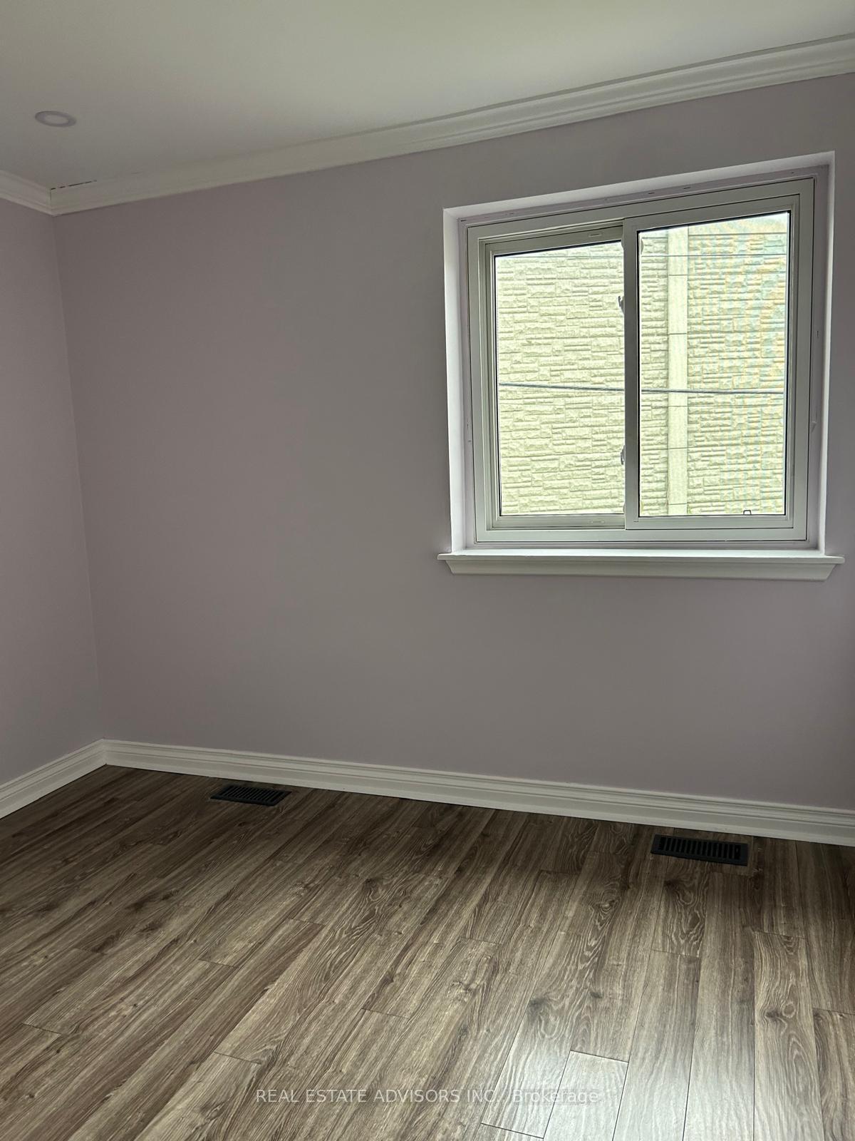 Photo 8 of 46 Huddleston Court, Scarborough, Clairlea-Birchmount — HOMEH
