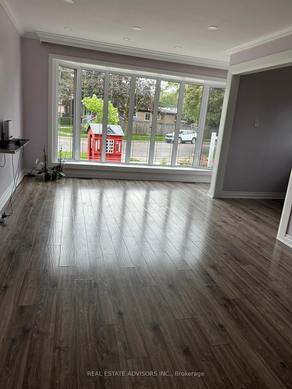 Photo 12 of 46 Huddleston Court, Scarborough, Clairlea-Birchmount — HOMEH