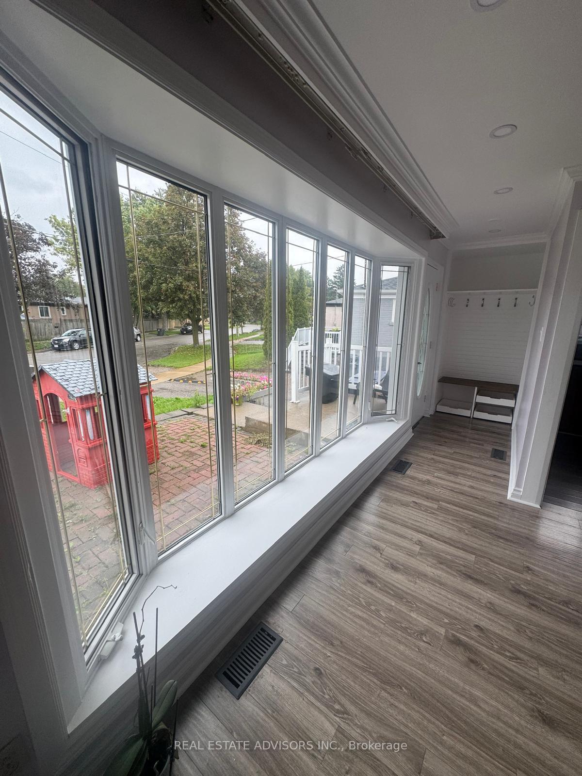 Photo 15 of 46 Huddleston Court, Scarborough, Clairlea-Birchmount — HOMEH
