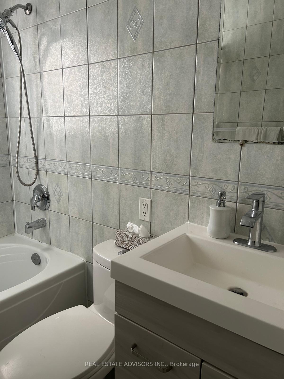 Photo 23 of 46 Huddleston Court, Scarborough, Clairlea-Birchmount — HOMEH