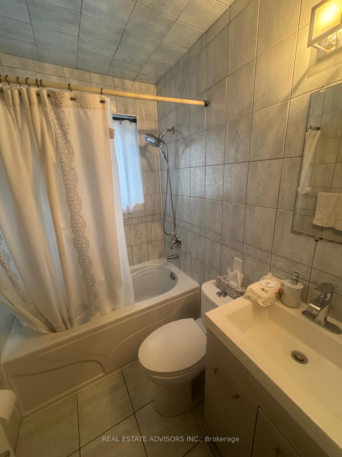 Photo 24 of 46 Huddleston Court, Scarborough, Clairlea-Birchmount — HOMEH