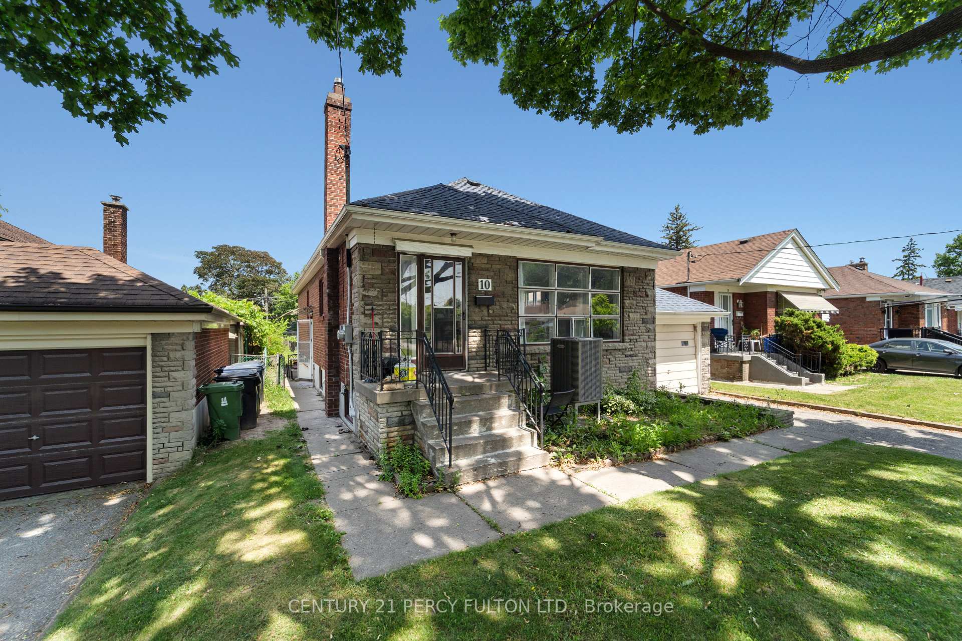 Photo 2 of 10 Belmore Avenue, Scarborough, Wexford-Maryvale — HOMEH