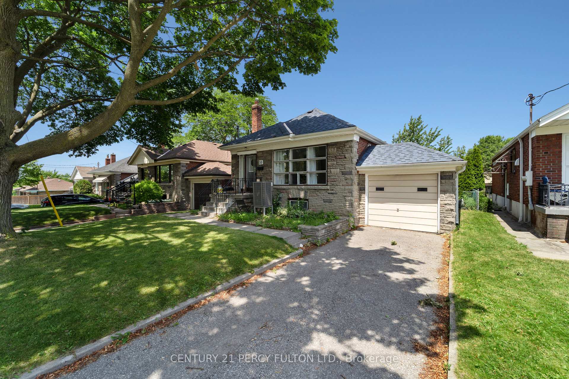 Photo 3 of 10 Belmore Avenue, Scarborough, Wexford-Maryvale — HOMEH