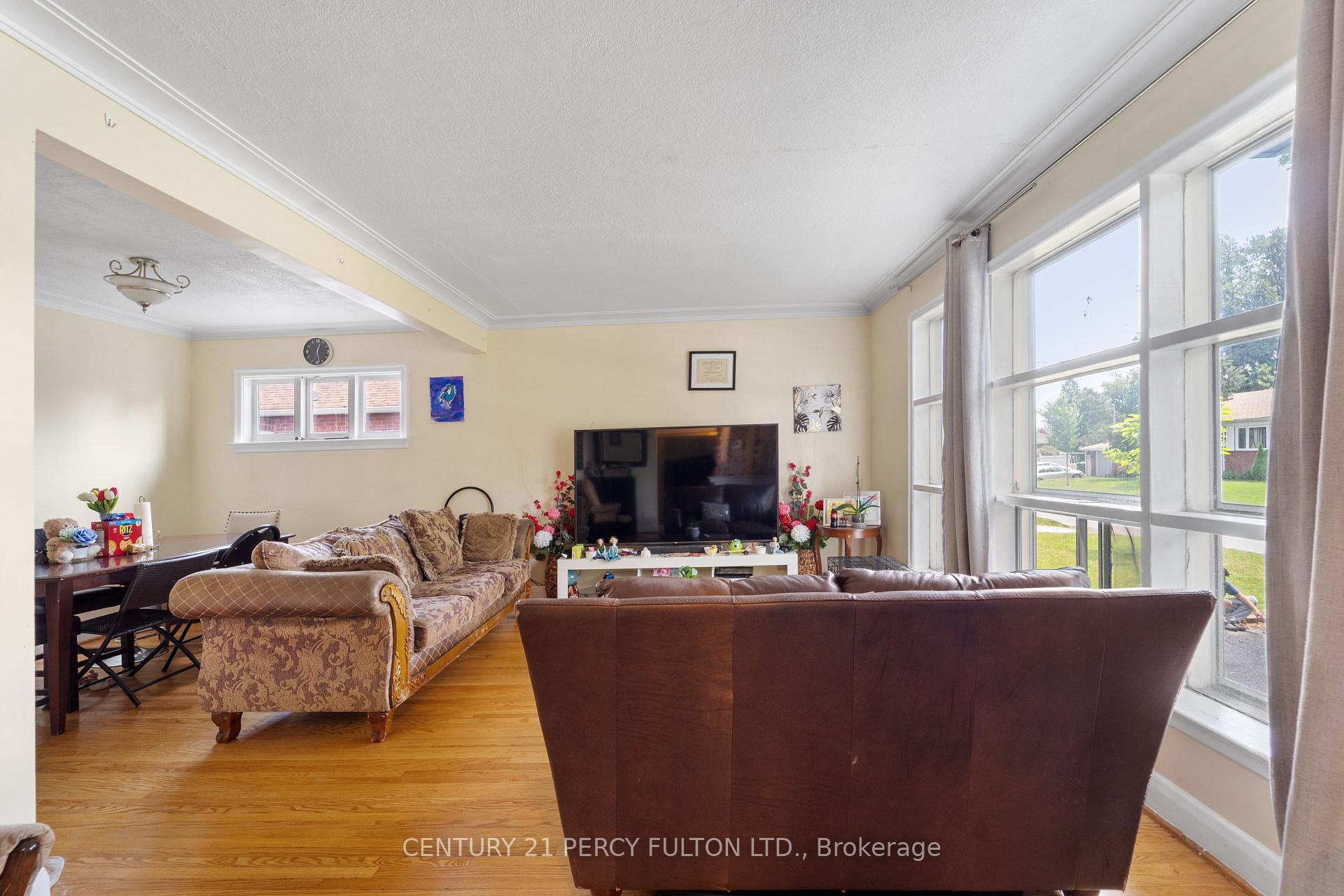 Photo 6 of 10 Belmore Avenue, Scarborough, Wexford-Maryvale — HOMEH