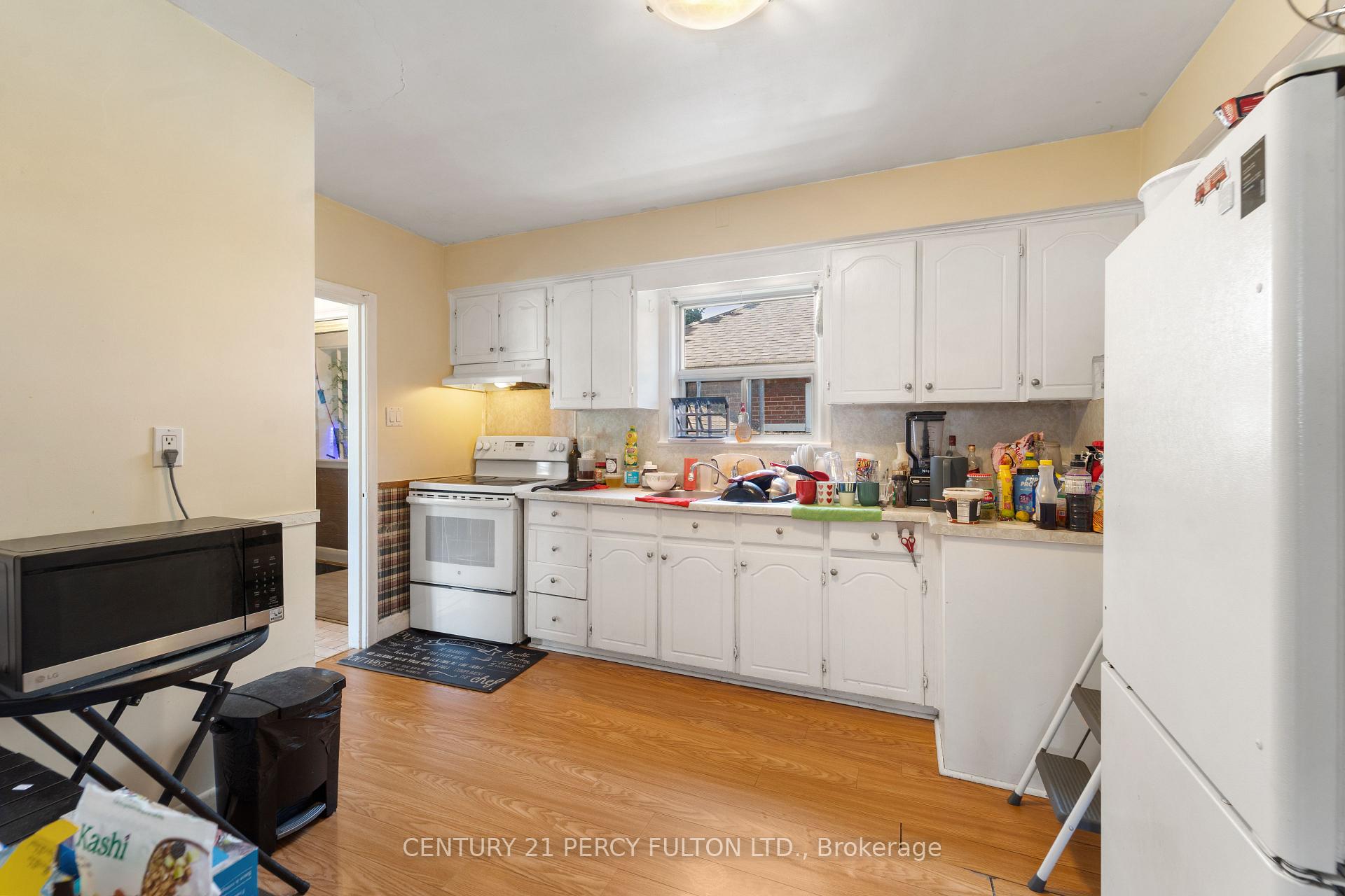 Photo 11 of 10 Belmore Avenue, Scarborough, Wexford-Maryvale — HOMEH
